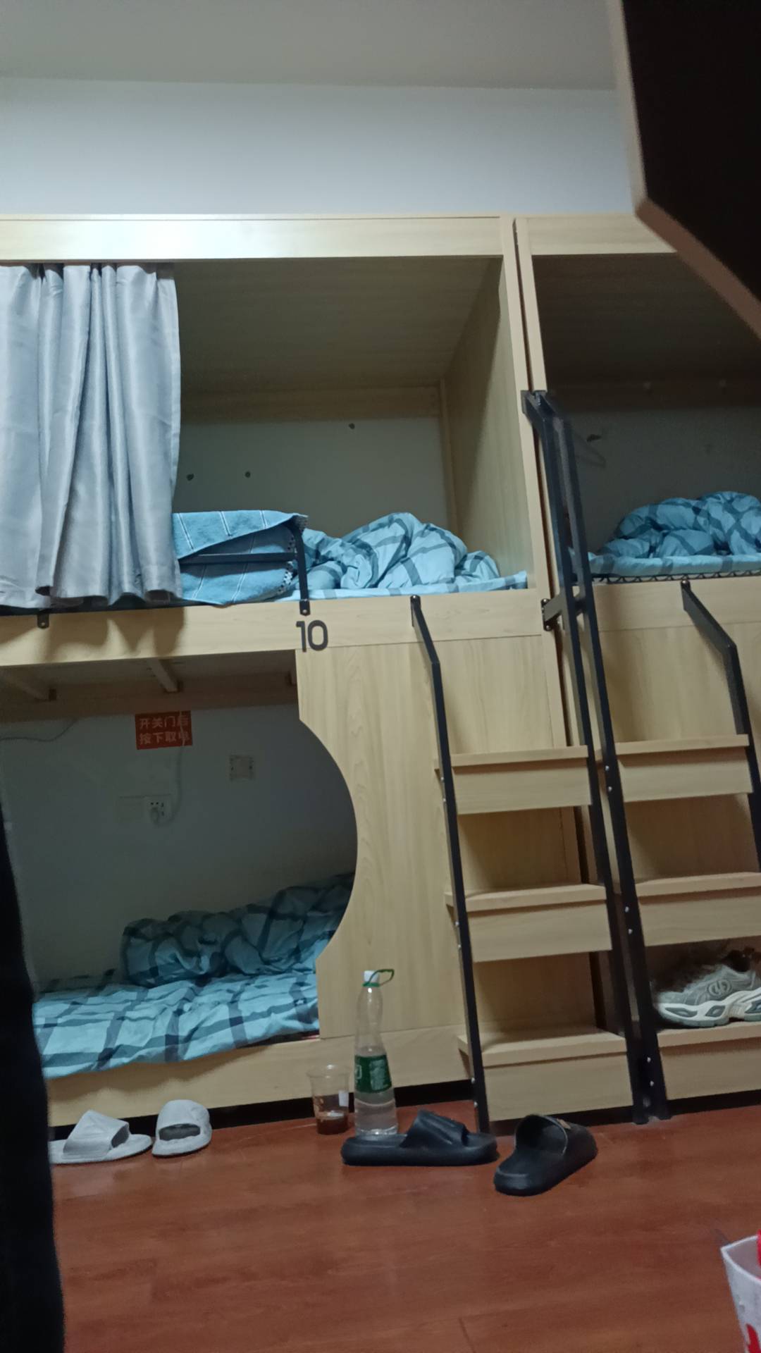 老哥们，说真的，不存在挂壁。
​就算你身无分文，我都可以把你给救活。
​只要你有一36 / 作者:论迹不论心 / 