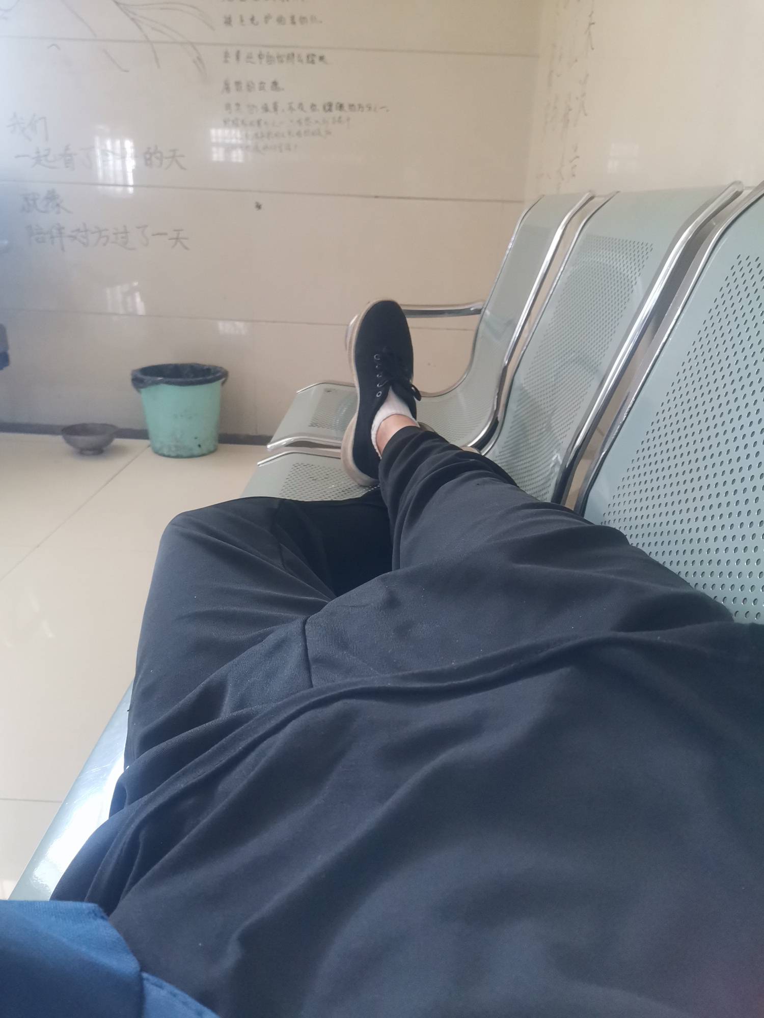 今天的砖头格外烫手。还是躺平叭


43 / 作者:你我已入账 / 
