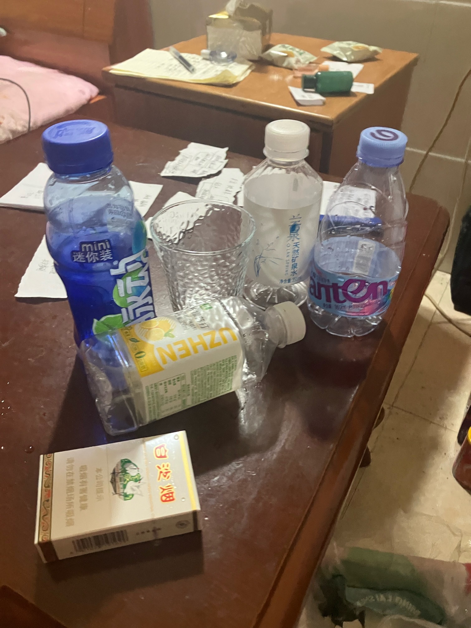 这几天全靠 美团的奶茶
淘宝的快递 抖音的广告




27 / 作者:小熊科技 / 