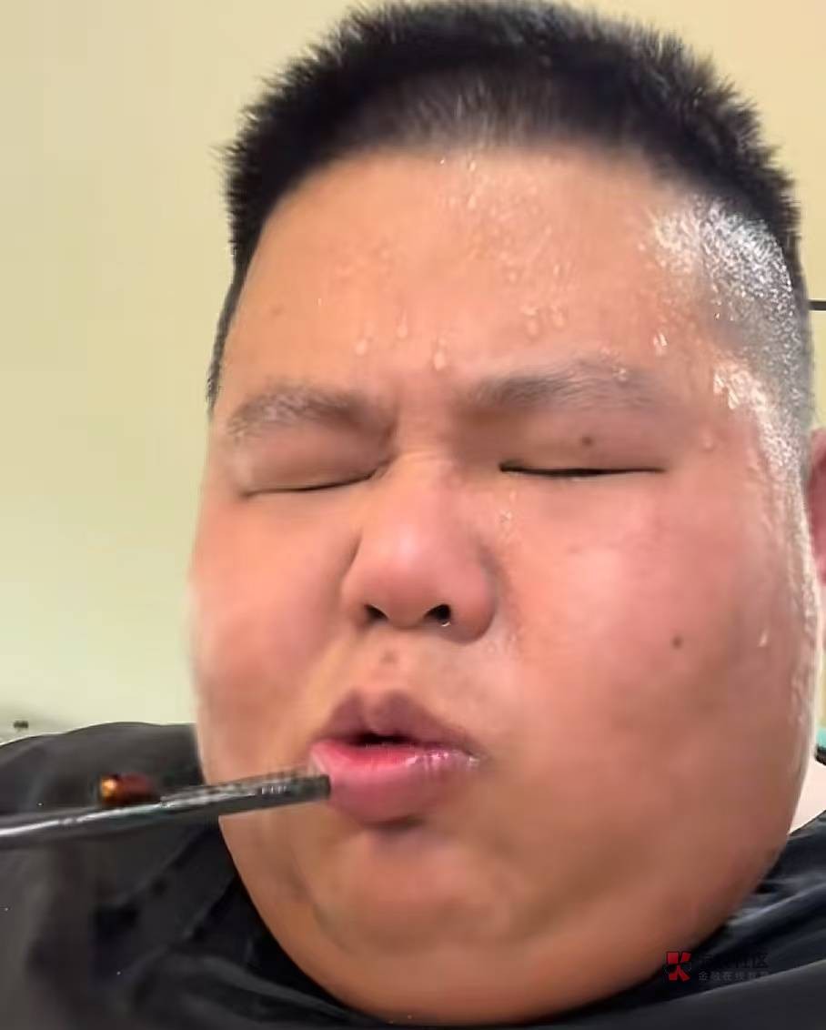 挂壁仔老哥还薅这种几块钱光宗耀祖的毛干嘛  24号人人一百万你们还搞这 先去开个空调83 / 作者:喜欢舔少妇脚 / 