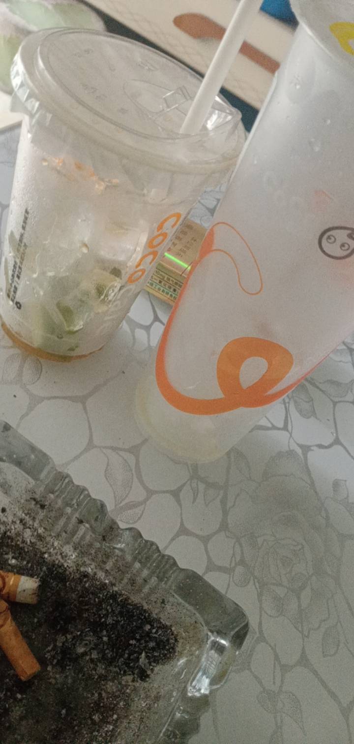 饮料真暴利，冰块使劲加，不知道为什么附近蜜雪都用不了饿了么闪购的15-的那个卷了，89 / 作者:一站宜白路 / 