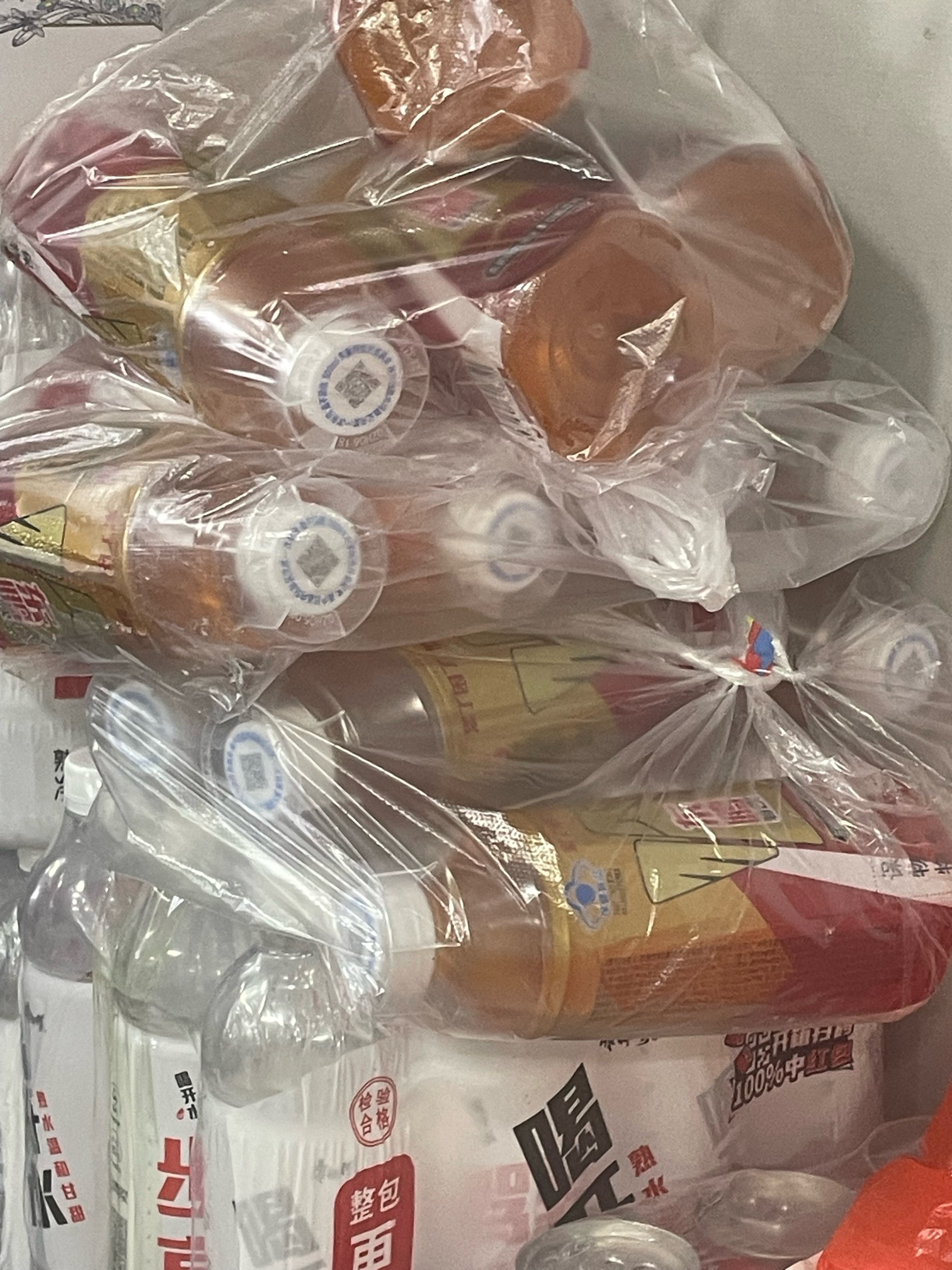 尼玛今天中午才买了20多瓶东鹏特饮，刚看了下4个号又到了40张25-20这怎么搞？继续买吗96 / 作者:半死不活的 / 