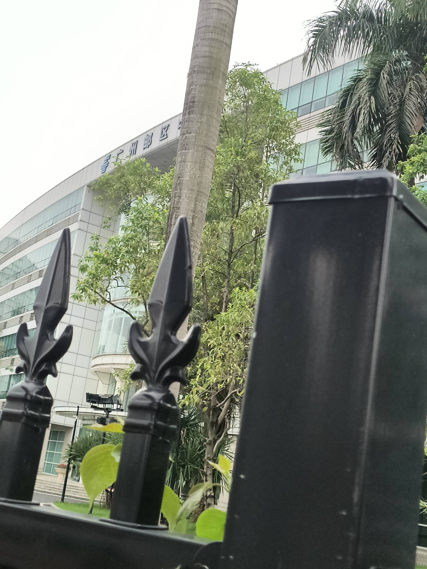 这拼好饭还是不能搞 送了一个小时 也不给你往楼上送 我特么又不是步梯 八楼电梯他也不22 / 作者:大哥让我先跑 / 