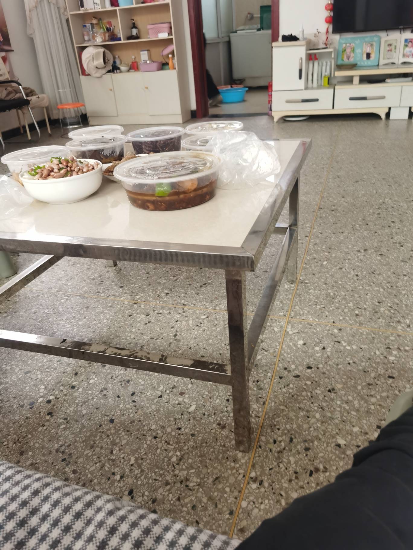 农村就是惬意，一到周六日就聚起来吃个饭

75 / 作者:哈哈杂货铺 / 