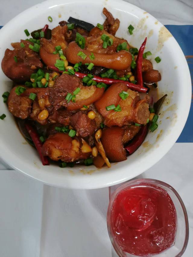 吃饭了老哥们

14 / 作者:真的很厉害啊 / 
