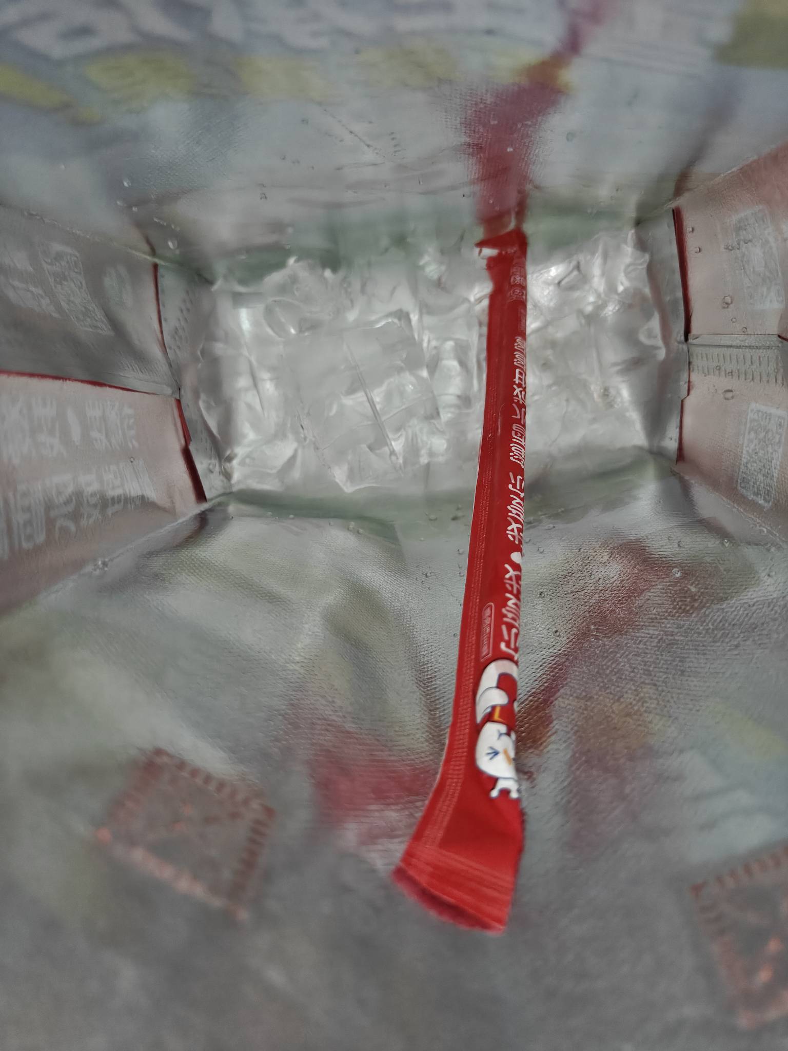 买了两杯饮料雪王送了一袋冰哈哈

24 / 作者:李歌l / 