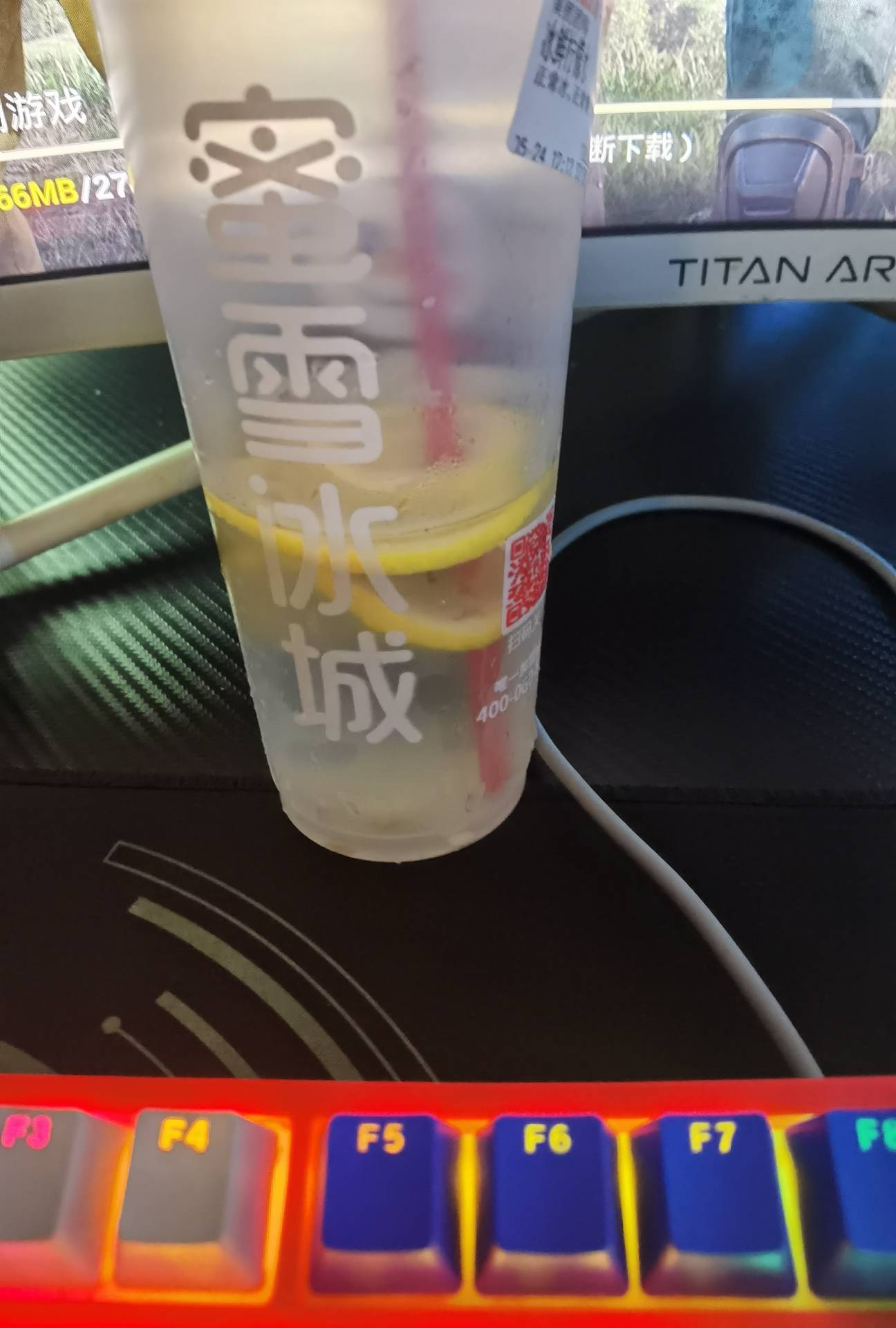 还是柠檬水真神。什么奶茶咖啡太齁了

3 / 作者:凤鸣 / 