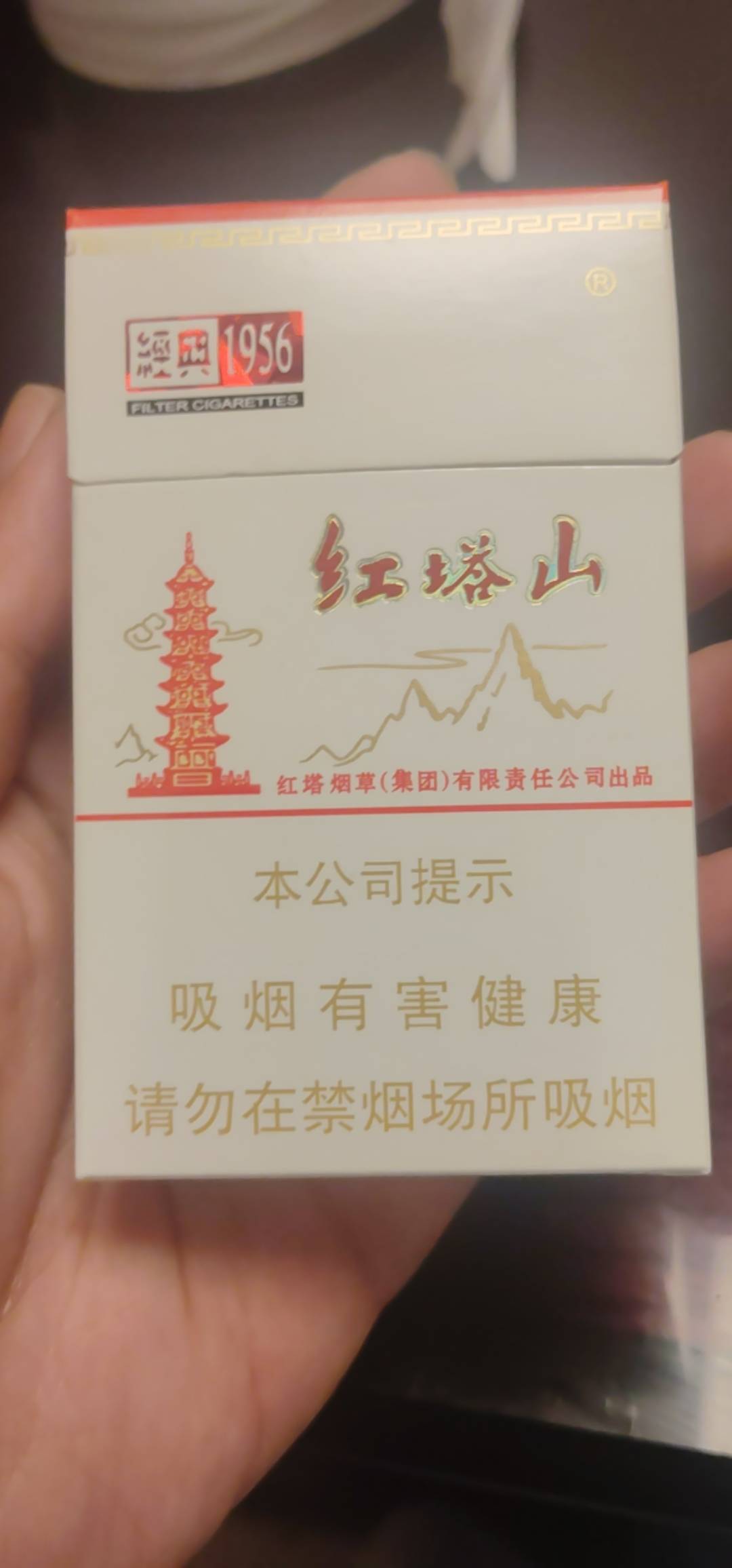 在吃饭和抽烟之间还是选择了抽烟，东拼西凑十块钱

72 / 作者:老哥一直在水下 / 