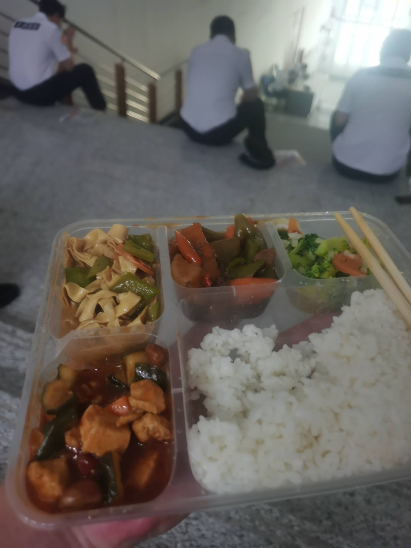 今天日结挂壁保安，混口饭吃

65 / 作者:番茄炒土豆 / 