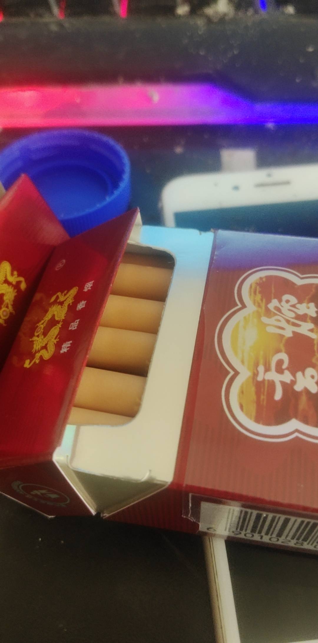 饭可以不吃 烟必须得抽

9 / 作者:turbo小宇宙 / 