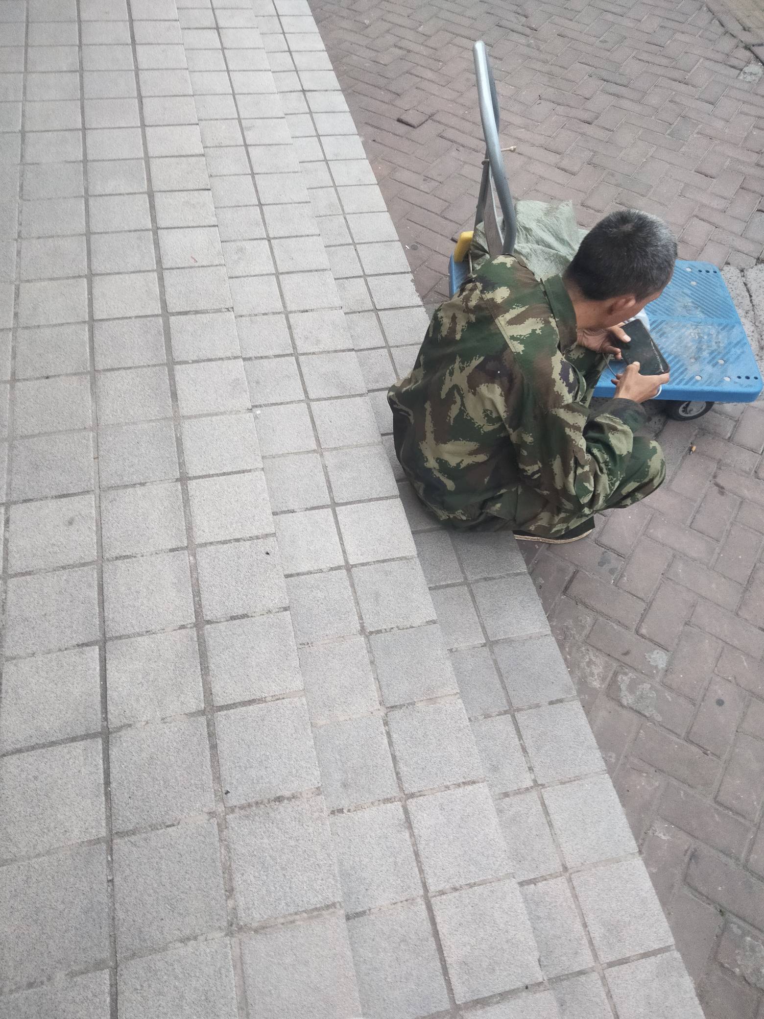这大爷操作nb  我问他什么段位他说王者28星


84 / 作者:摇一摇小脏包 / 