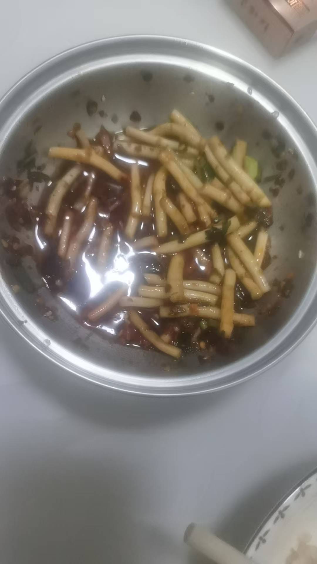 挂壁了老哥们，折耳根配酒，只能将就


8 / 作者:老哥会加油 / 
