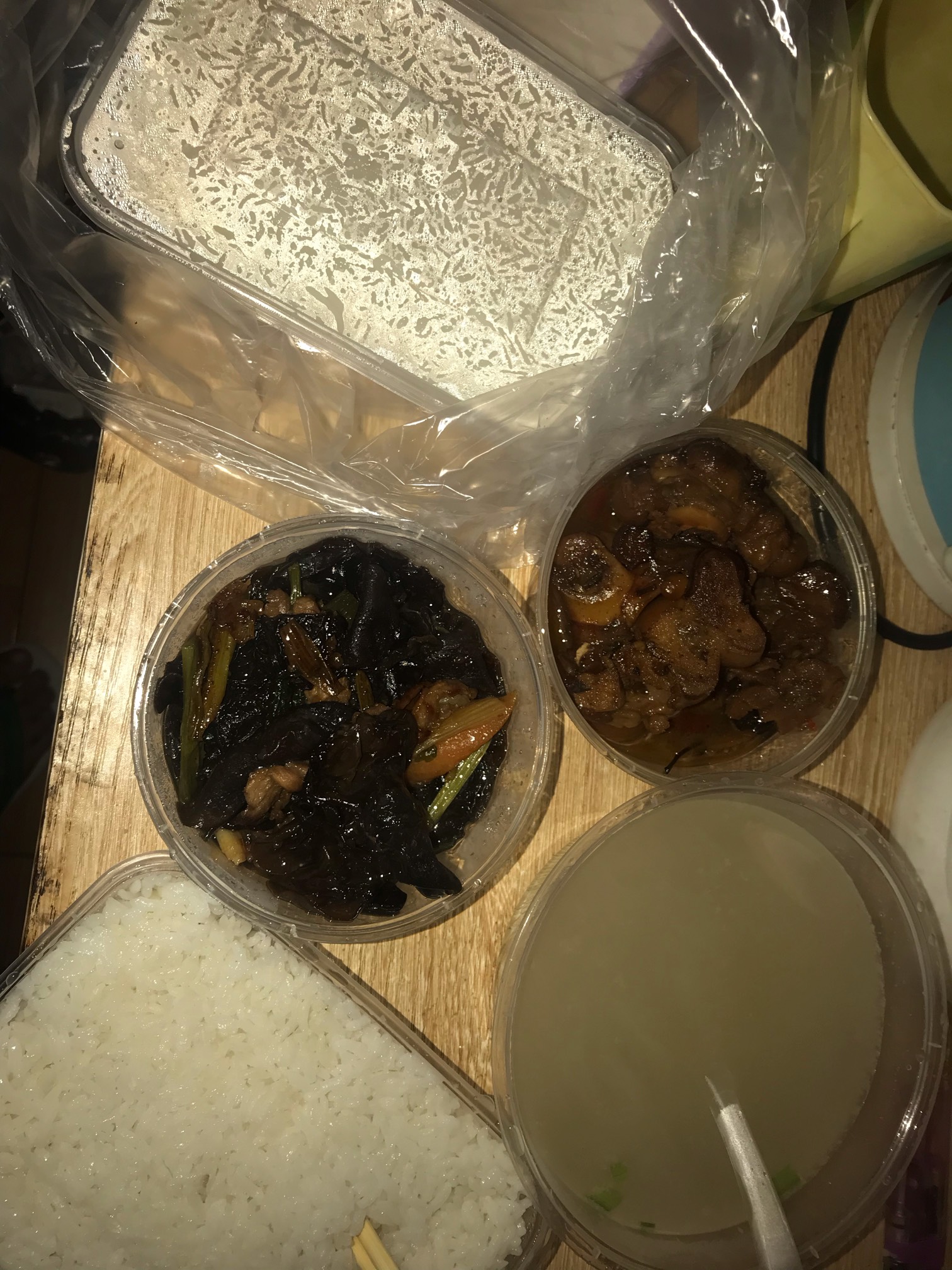 饿晕了吃两盒米饭，我真是饭桶

38 / 作者:卡农社区保安 / 