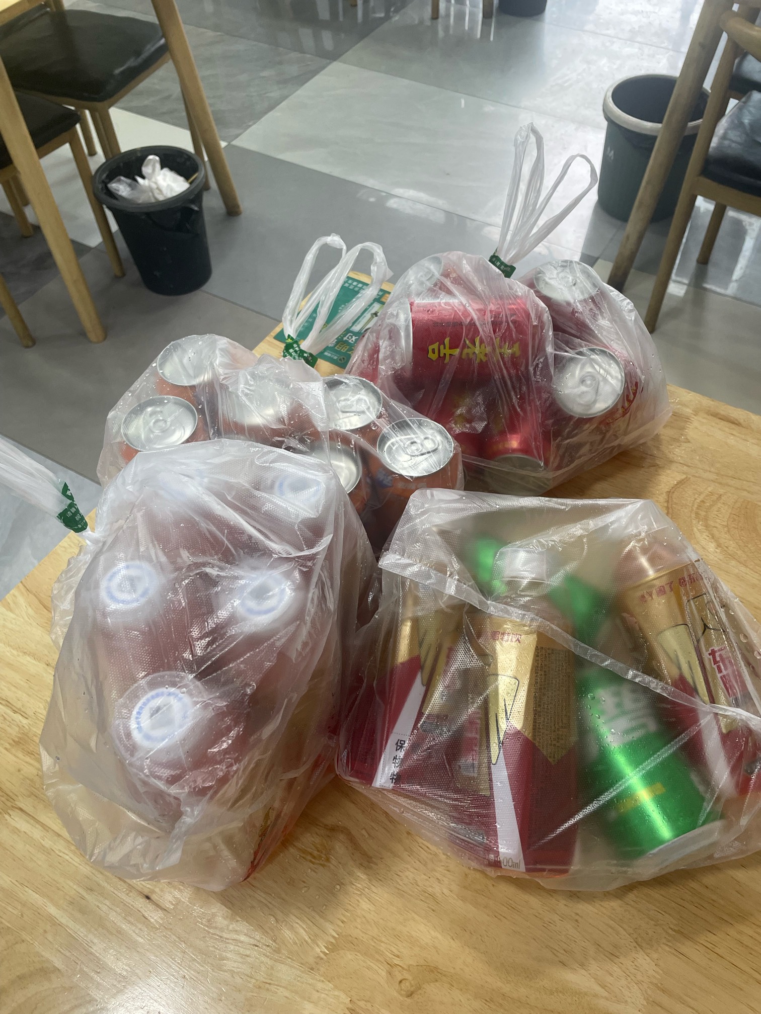 阿东给的25-20明天过期了，今天去别的店进点货，8瓶东鹏+7瓶芬达+7瓶加多宝+2瓶雪碧花30 / 作者:半死不活的 / 