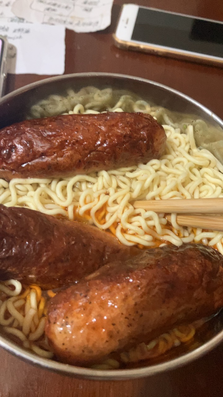 夜宵开吃

90 / 作者:小熊科技 / 