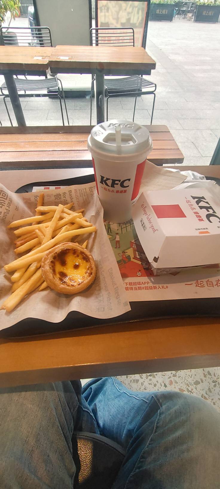 不会真有老哥一天24小时躺在床上翘着二郎腿除了睡觉都盯着卡农吧！

91 / 作者:卡农豆包 / 