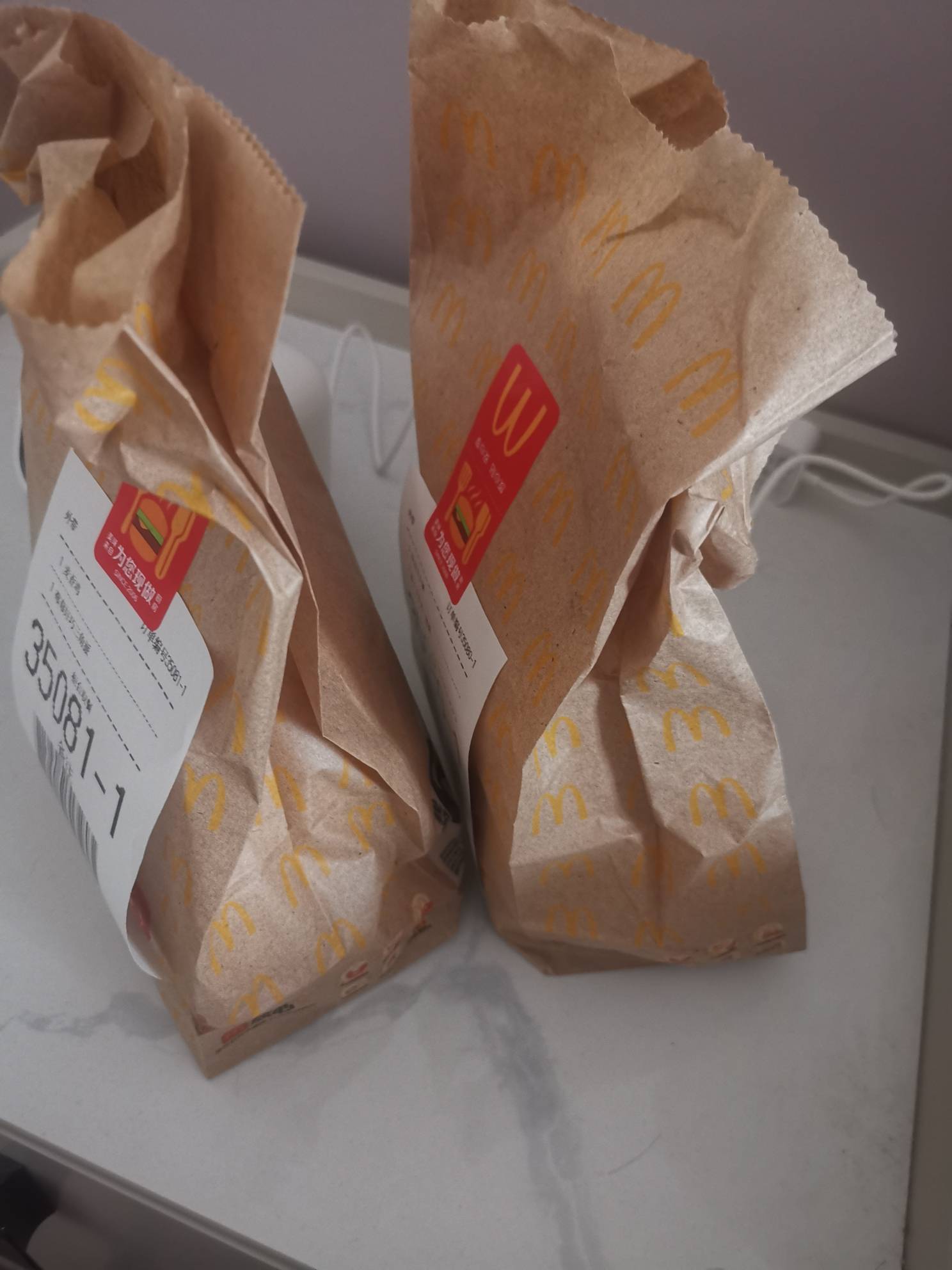 今天的午饭由闲鱼麦当劳挂壁餐提供

20 / 作者:无聊阿 / 