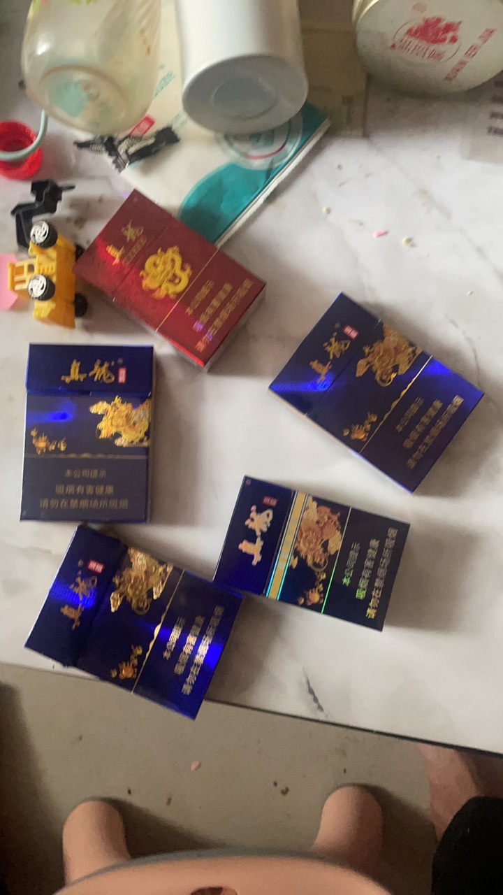 老哥这个月都是抽这个，我是不是运气要来了？红色的是喝酒拿的

36 / 作者:追梦人很有爱 / 