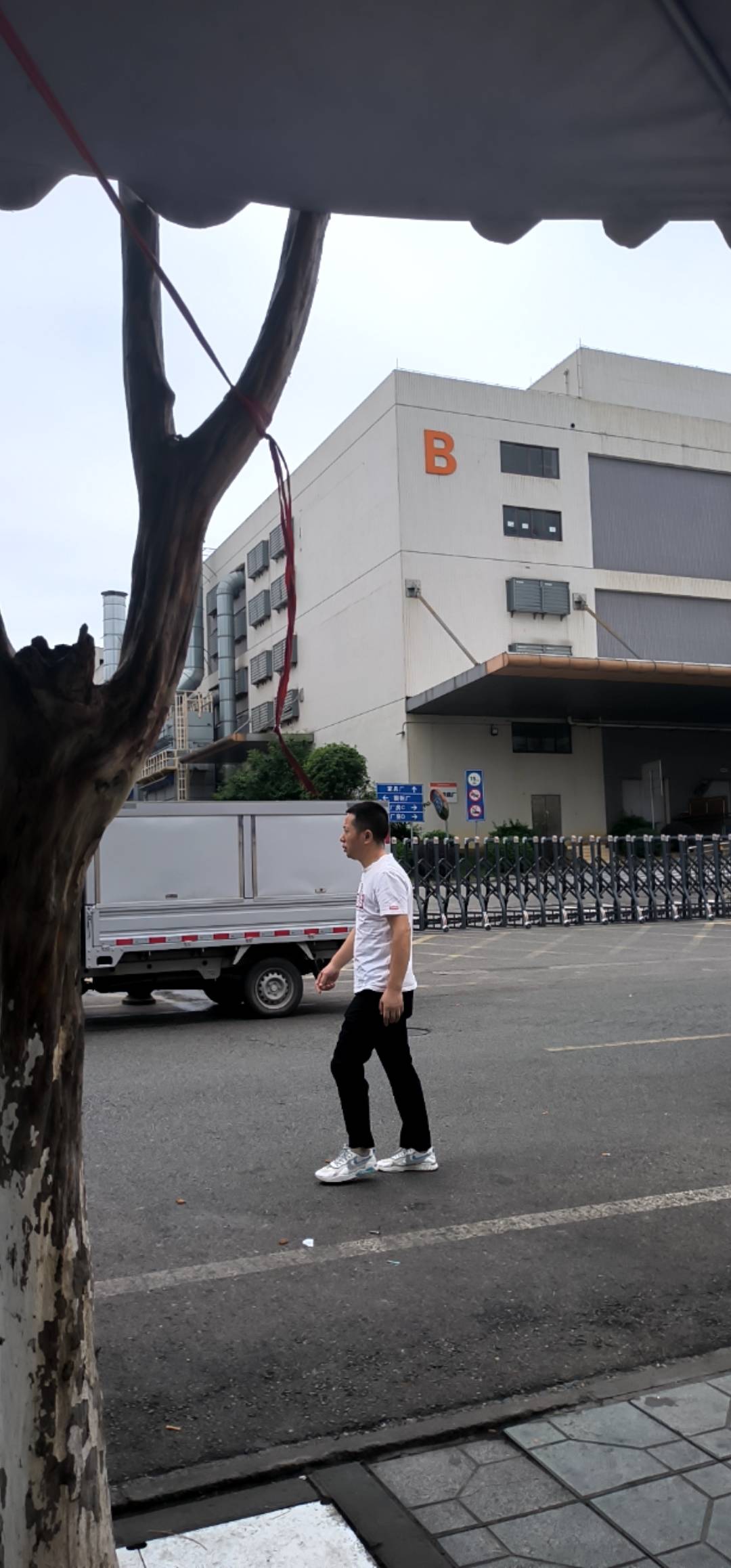 怎么办老哥们，找工作还没进去面试就想跑路了。 几年没上班 有点怕

80 / 作者:天空的时候想我 / 