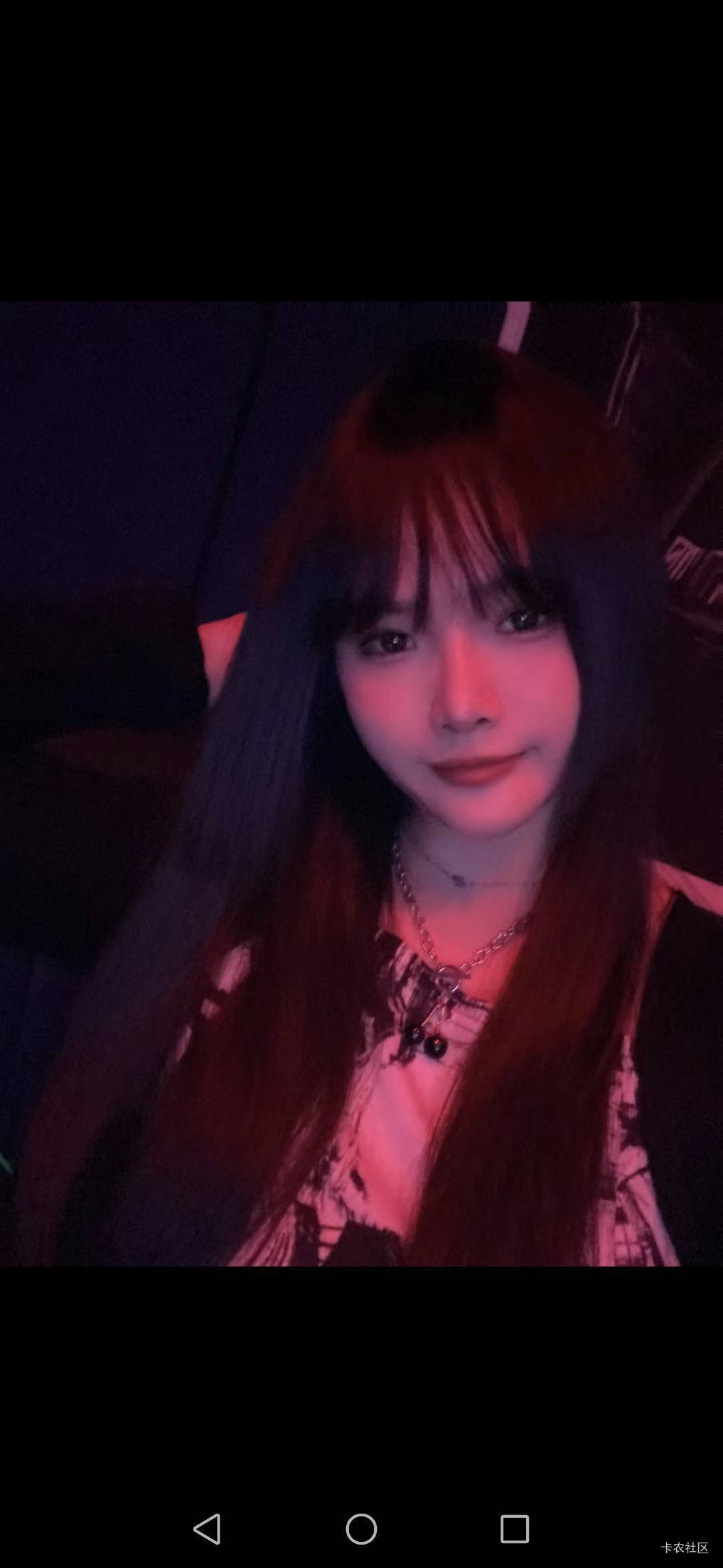 一个离异的美女带着孩子  要租我住的房子 我当场拒绝 。我觉得她不是为了租房子  而是8 / 作者:背后一把鸟 / 