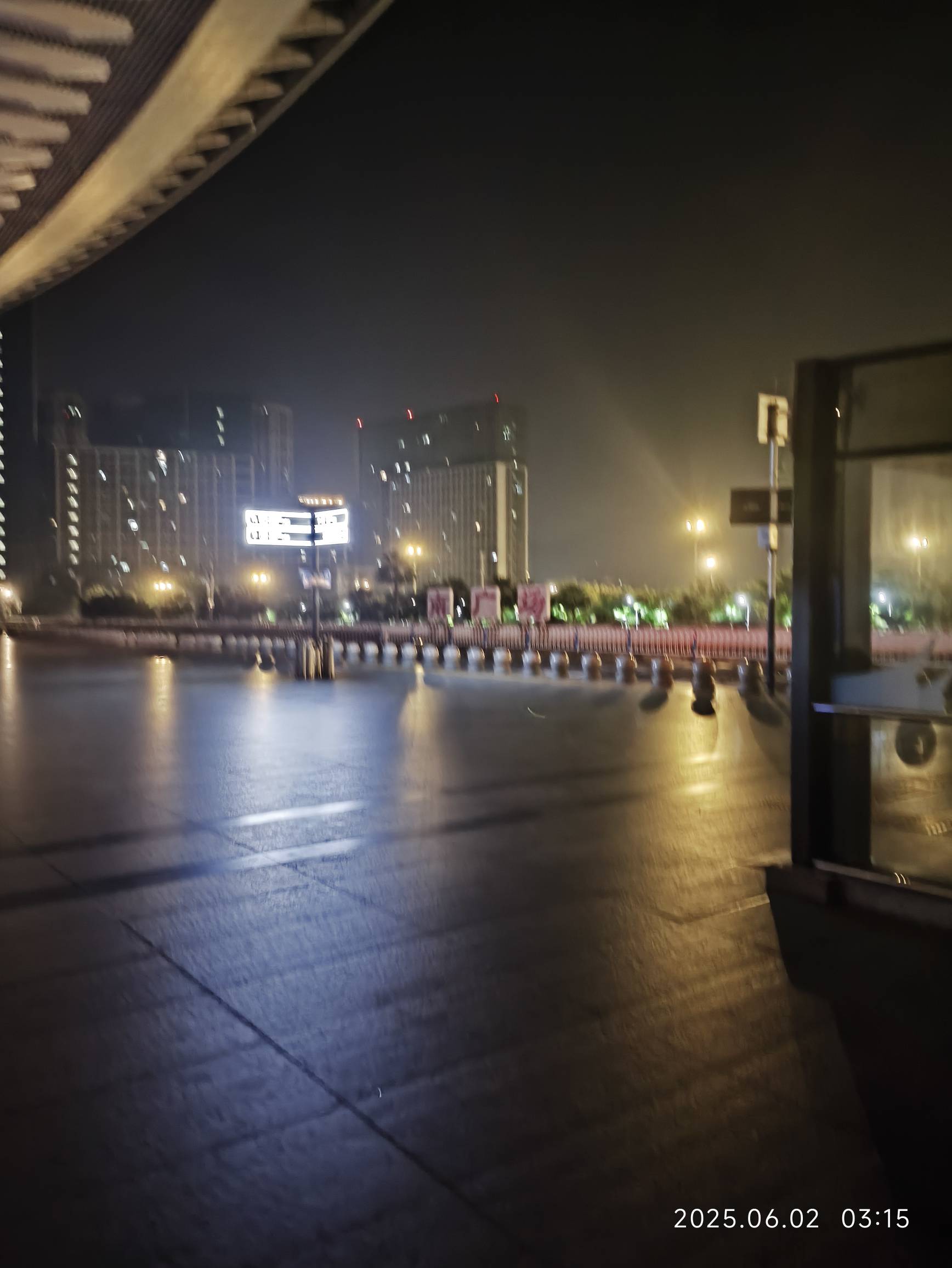 好多挂壁老哥都横七竖八的躺在便利店旁边  车站旁边 中介门店旁边  小巷子旁边……

25 / 作者:czo9 / 