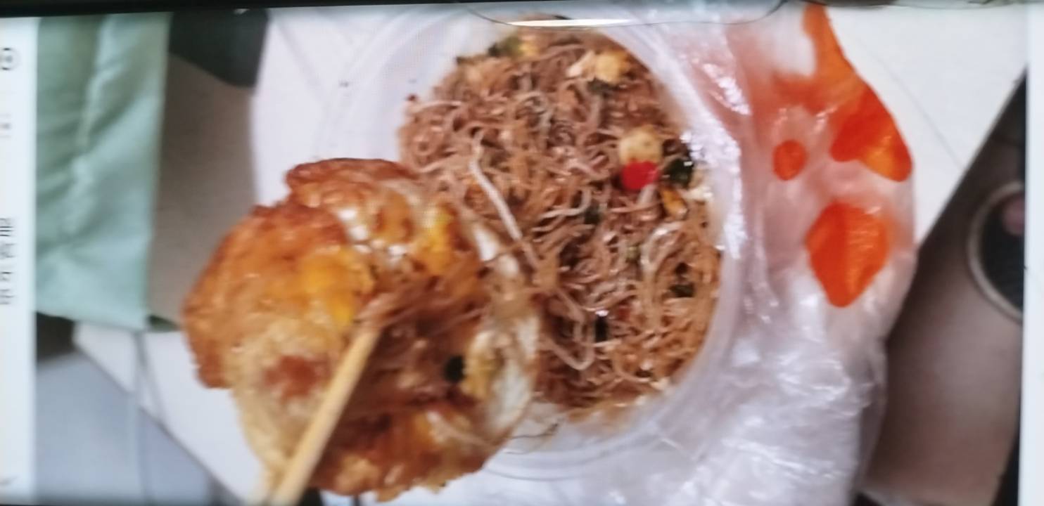 老哥们这个商家每次买两个荷包蛋只给一个，搞得我每次都要去找客服去退款，搞得我好烦37 / 作者:挂比了救我鸭 / 