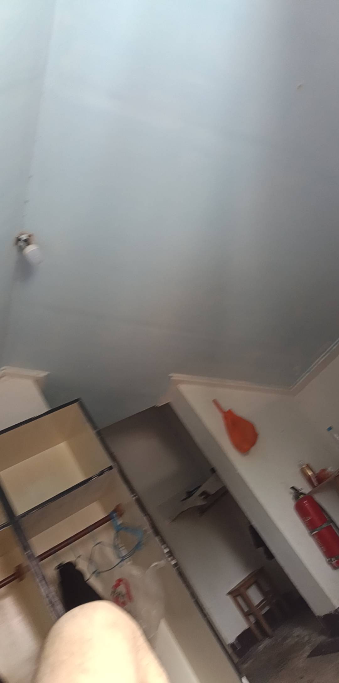 废了，说去找工作进厂最后还是躺下了，烦死了，自由久了受不了约束

98 / 作者:小爪哇 / 