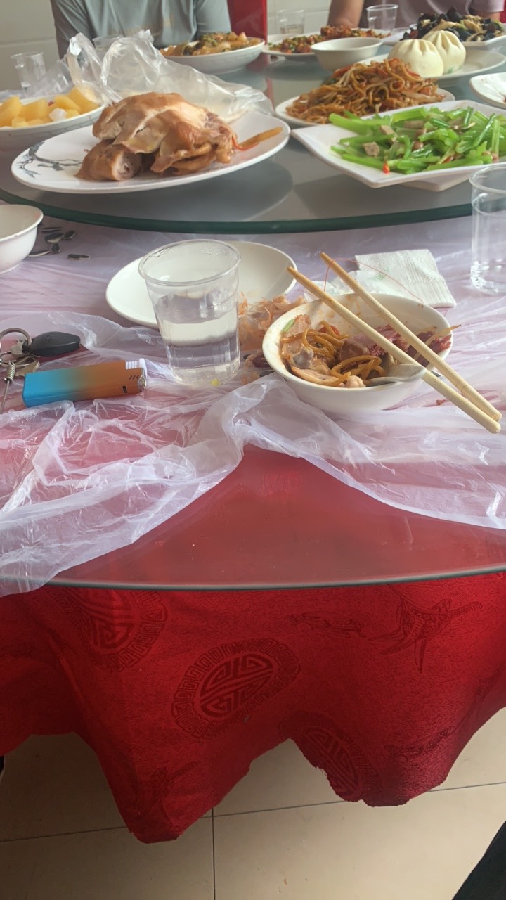 老哥们搂席了 今天可饿不着了 我是老想打包奈何人太多

1 / 作者:东南亚第一猛男 / 