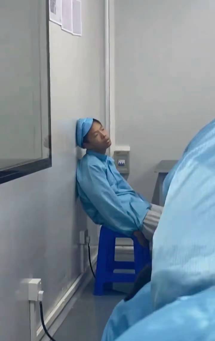 在线寻找 老哥发财 老哥，我不想错过我的猪脚饭。@老哥发财 

31 / 作者:老干部啊啊啊 / 