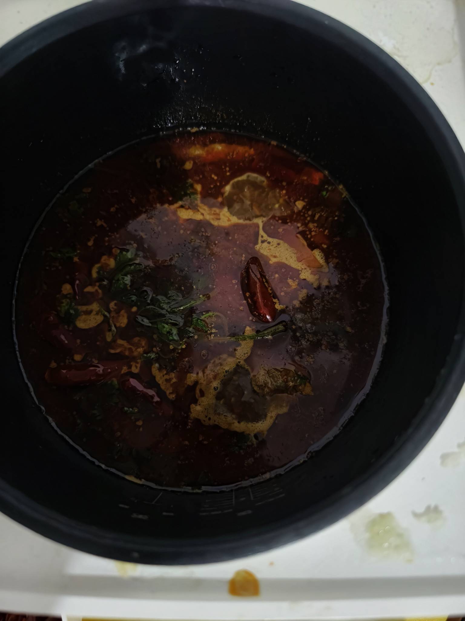 老哥们吃点宵夜，电饭锅煮火锅还真好使

76 / 作者:窃听风吟 / 