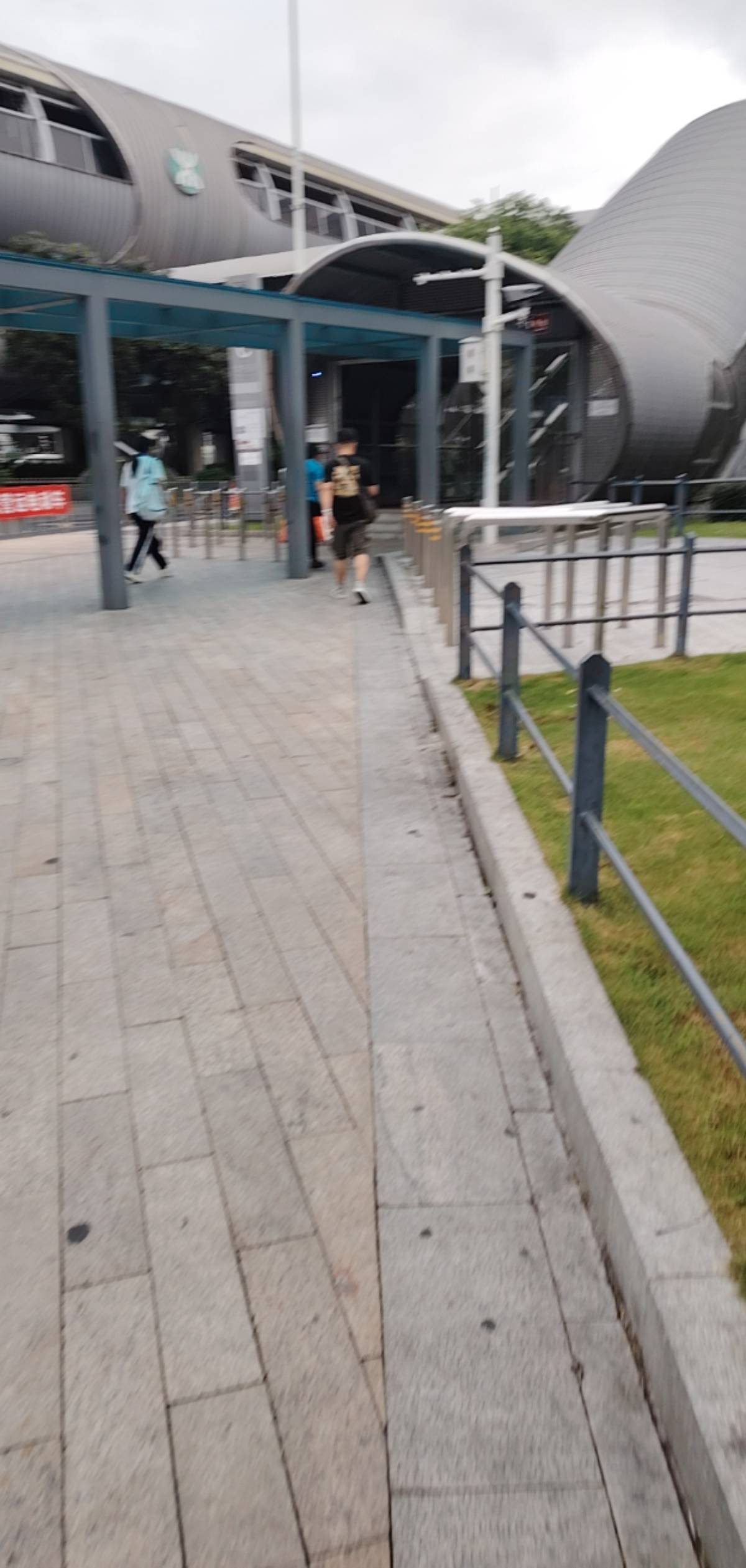 干挂壁日结保安去了，不跟你们抢毛

25 / 作者:是兄弟就来卷我 / 