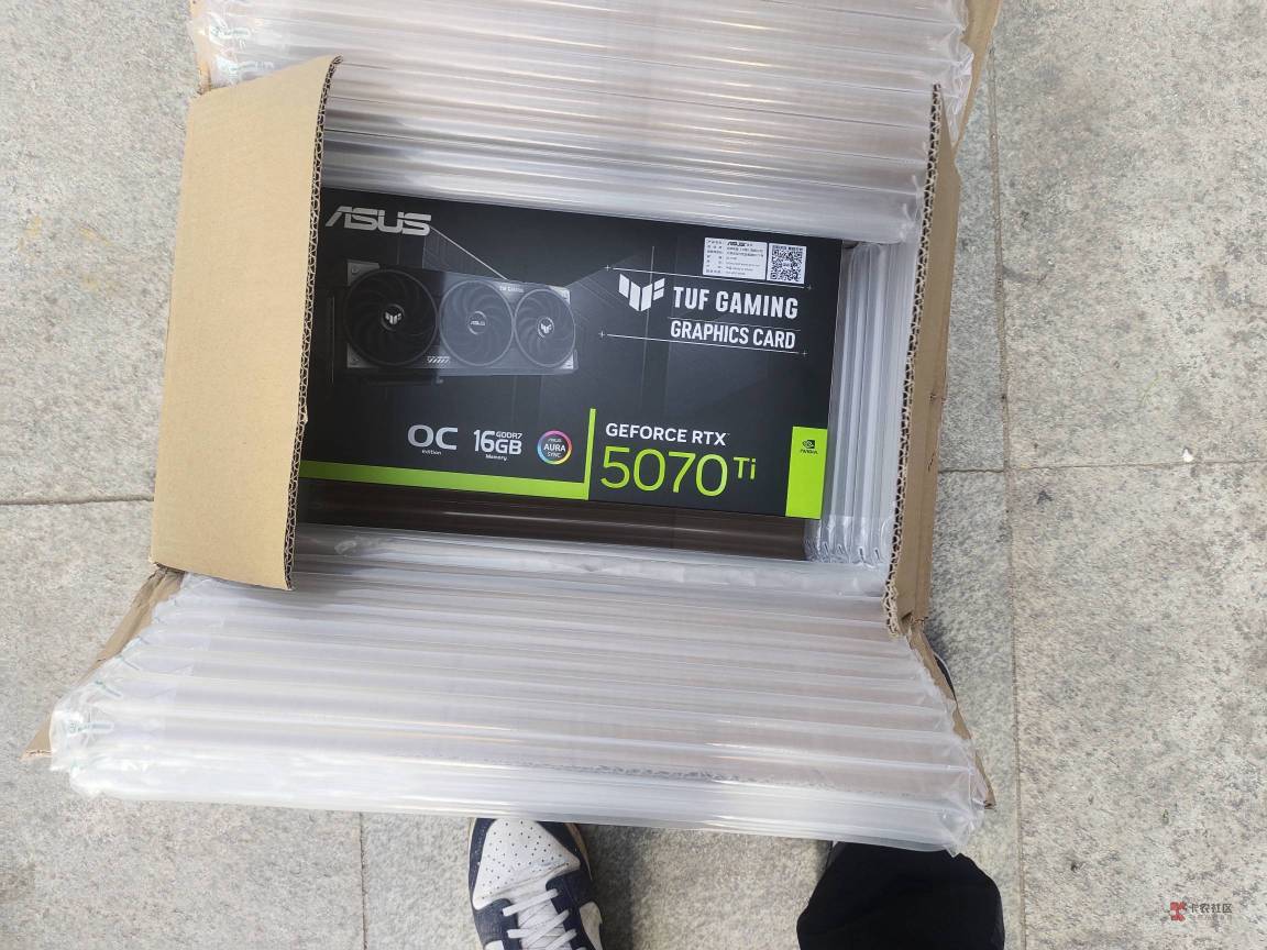 这值多少钱，公司夏季缤纷礼活动，抽到这个手机，但是网上搜不到多少钱，能卖多少

41 / 作者:天空的时候给我 / 