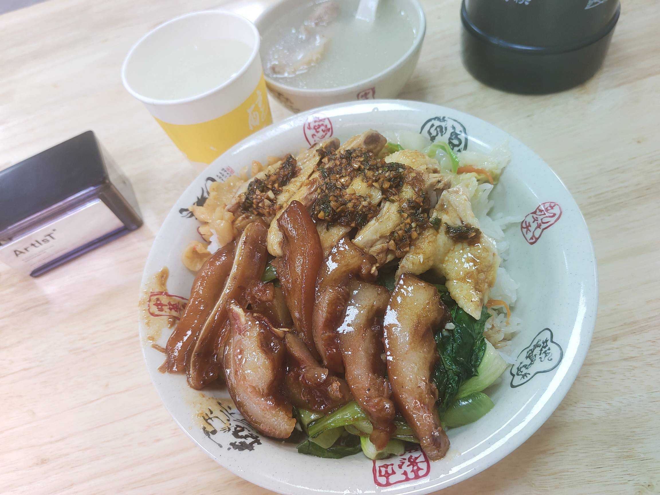 吃饭了老哥们，忙活大半天搞了260多毛，充了50话费+饭，还剩180

8 / 作者:两津勘吉 1 / 