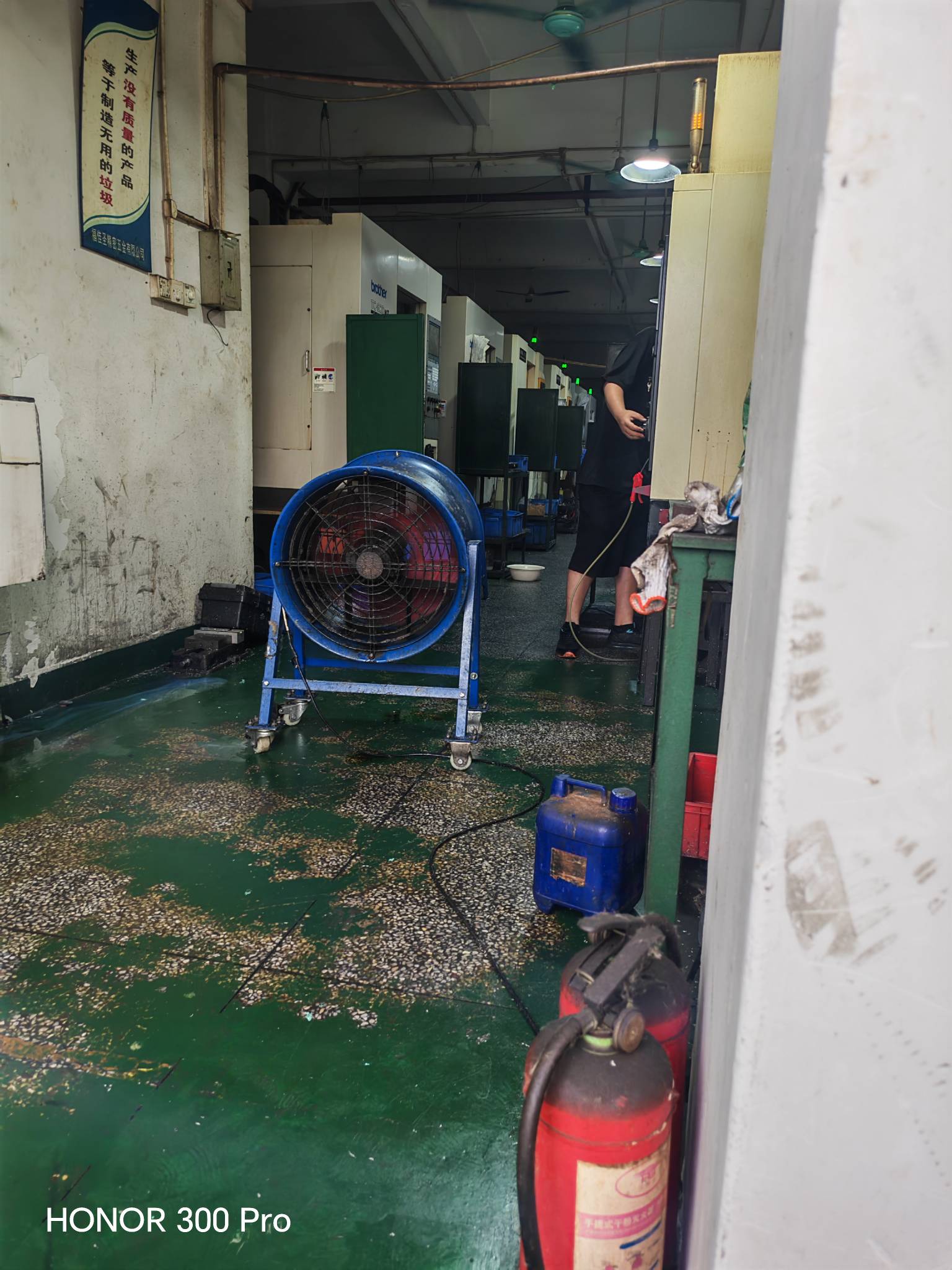 挑战日结八块钱一个小时开30台机   对不起老哥们我实在是太饿了

30 / 作者:经典1906 / 