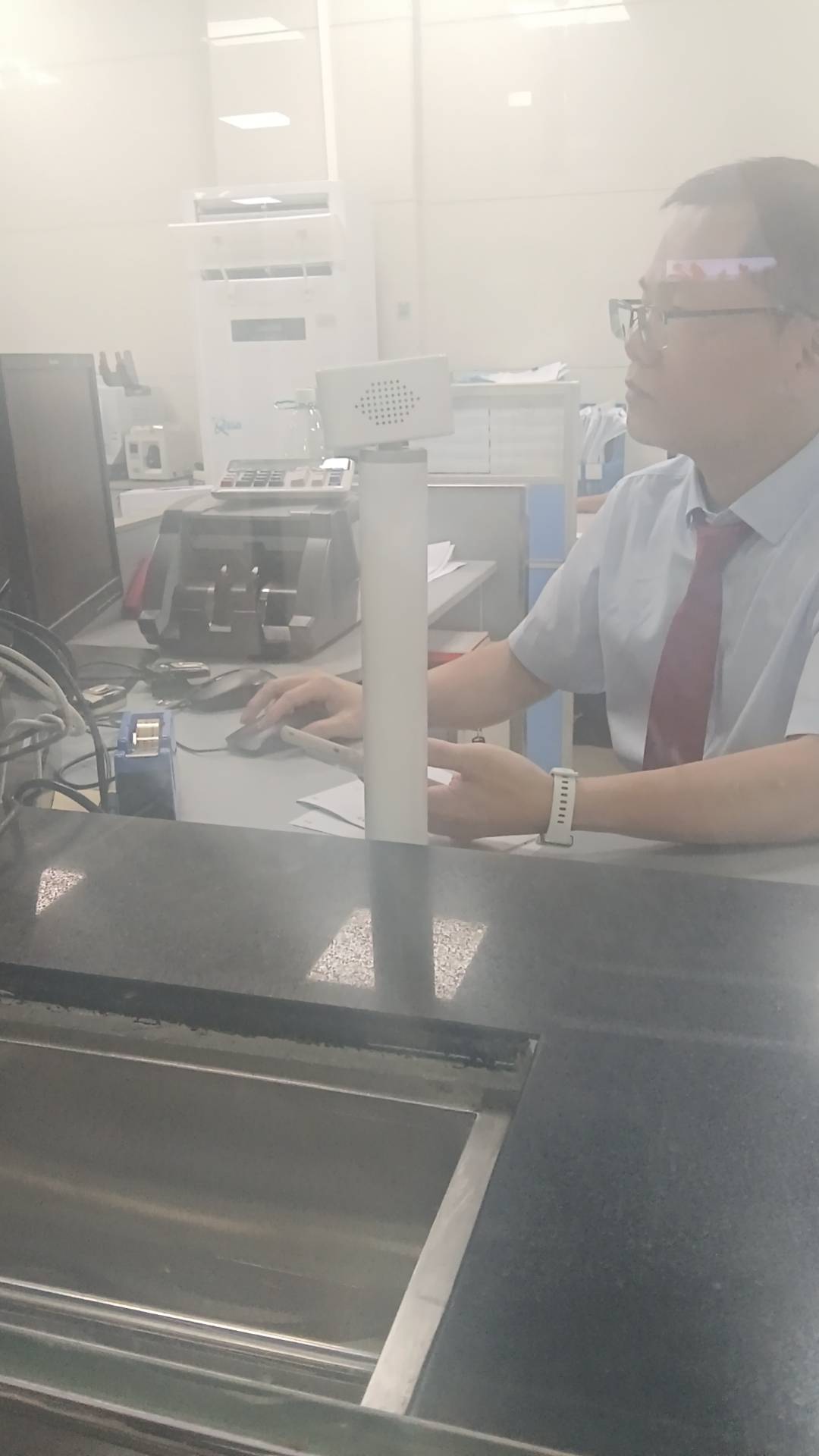 用了10年的一类大妈昨晚无缘无故给我封了，从来没出过岔子，第一次被封 ，这个b还不给70 / 作者:卡农小哥。 / 