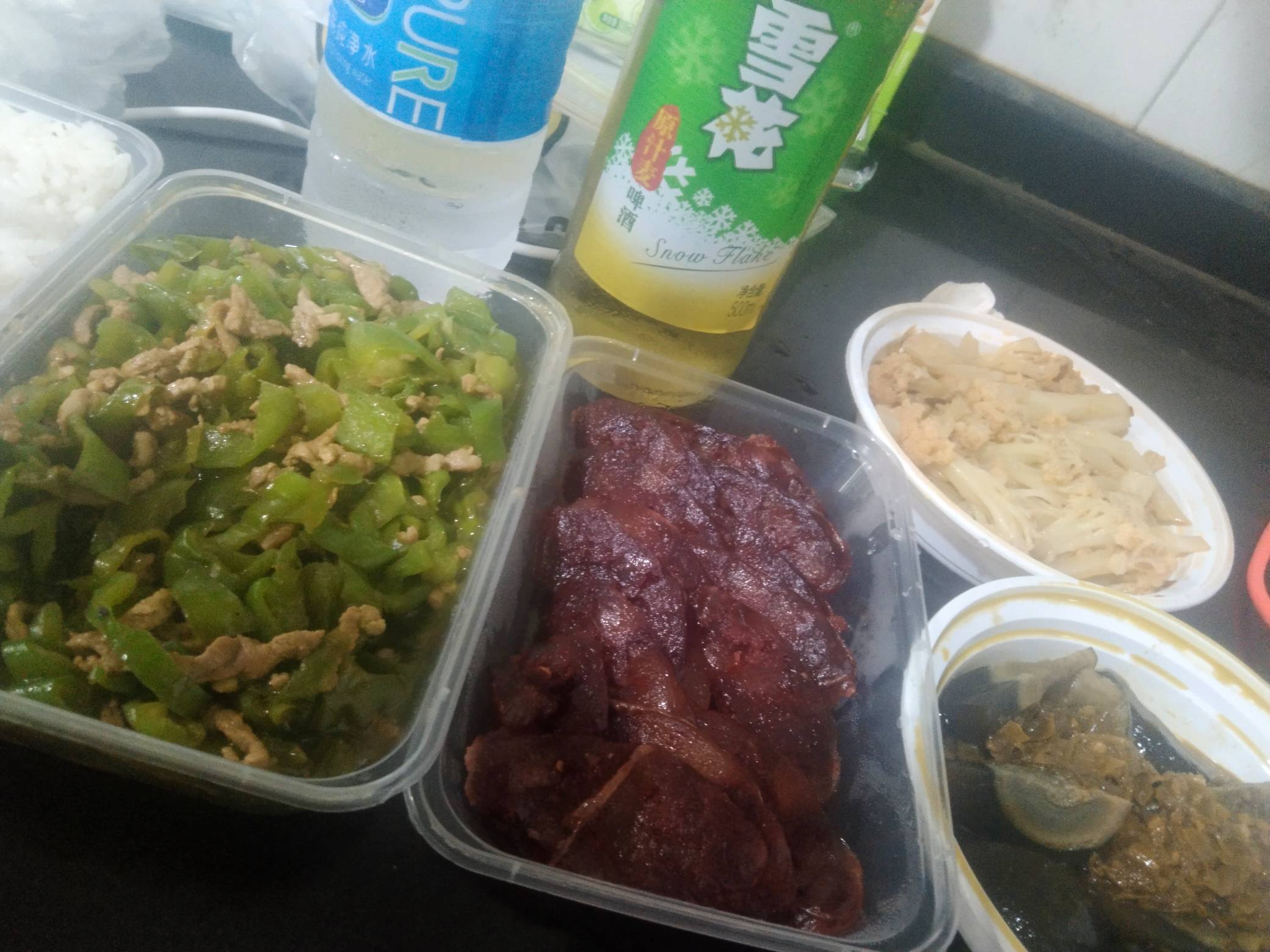 还得是京东外卖，10块钱点了4个菜加一瓶啤酒，两瓶水，说实话有点想笑.

32 / 作者:七娃来到 / 