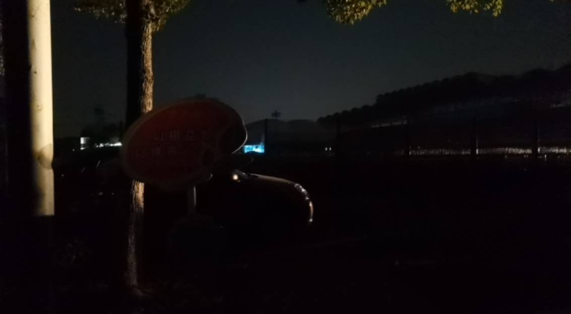 体育中心坐着挂 b，思考人生

93 / 作者:ztaaa663 / 