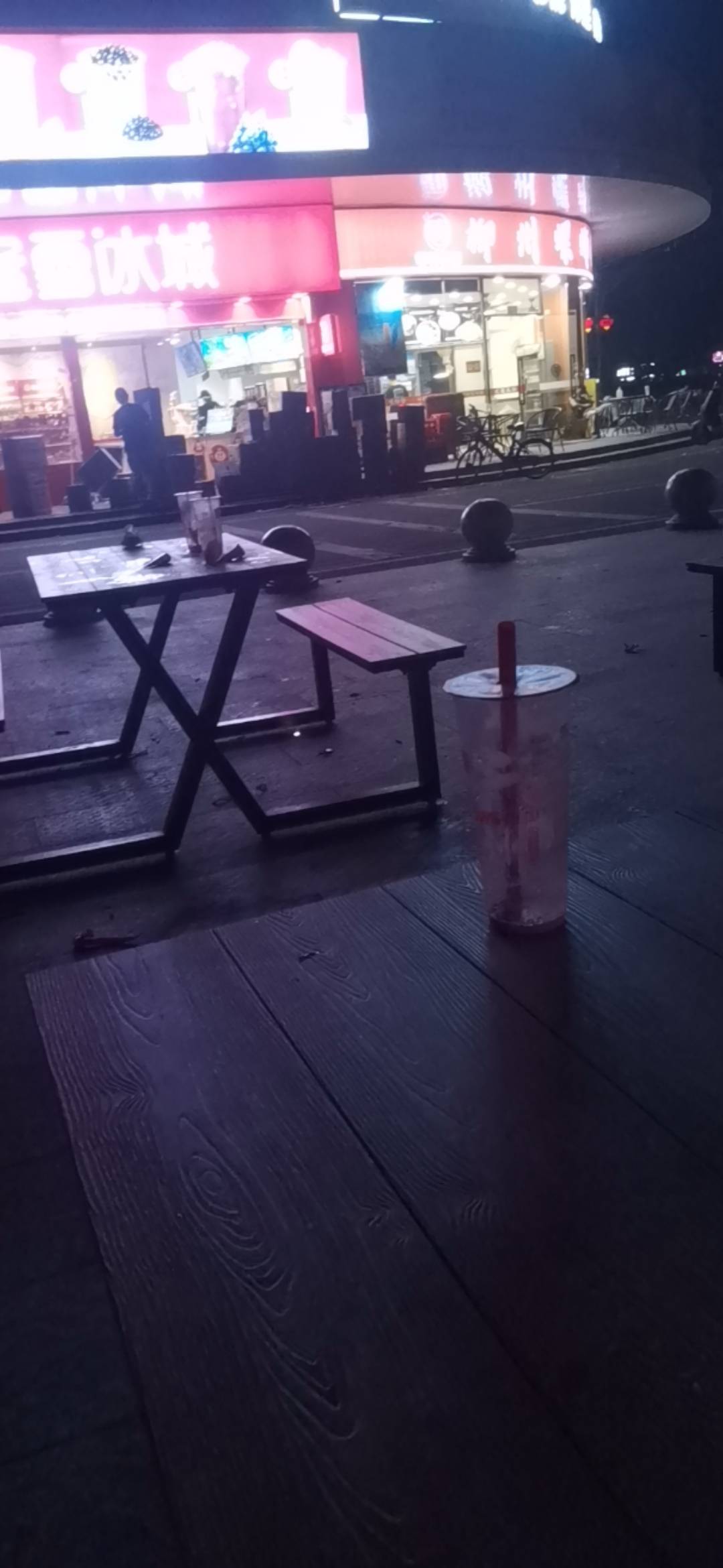 一个小时，没申请到一分钱，还想着搞一杯2毛的柠檬水的，都关店了，

51 / 作者:保安丶丶 / 
