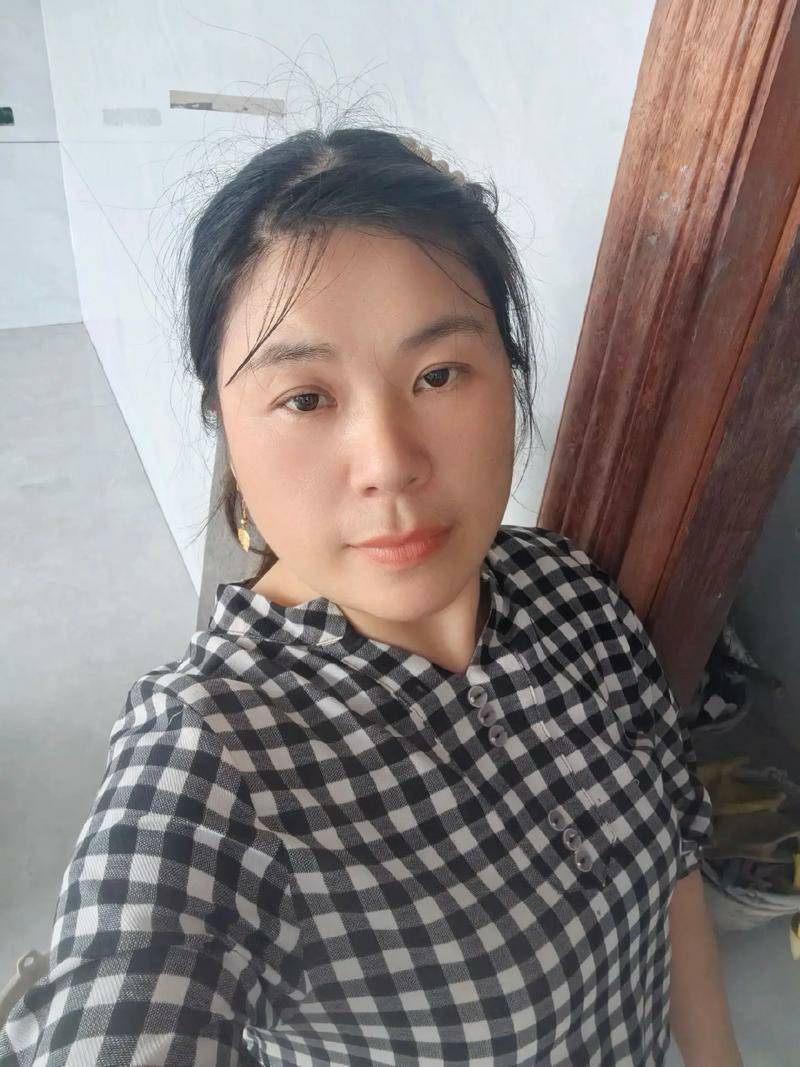 请老哥们为我双手舞动，我要把她拿下



21 / 作者:青草地 / 