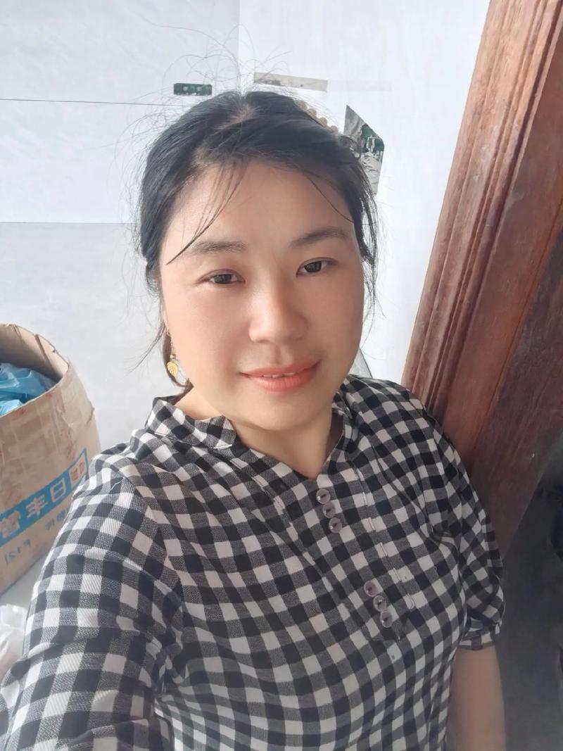 请老哥们为我双手舞动，我要把她拿下



53 / 作者:青草地 / 