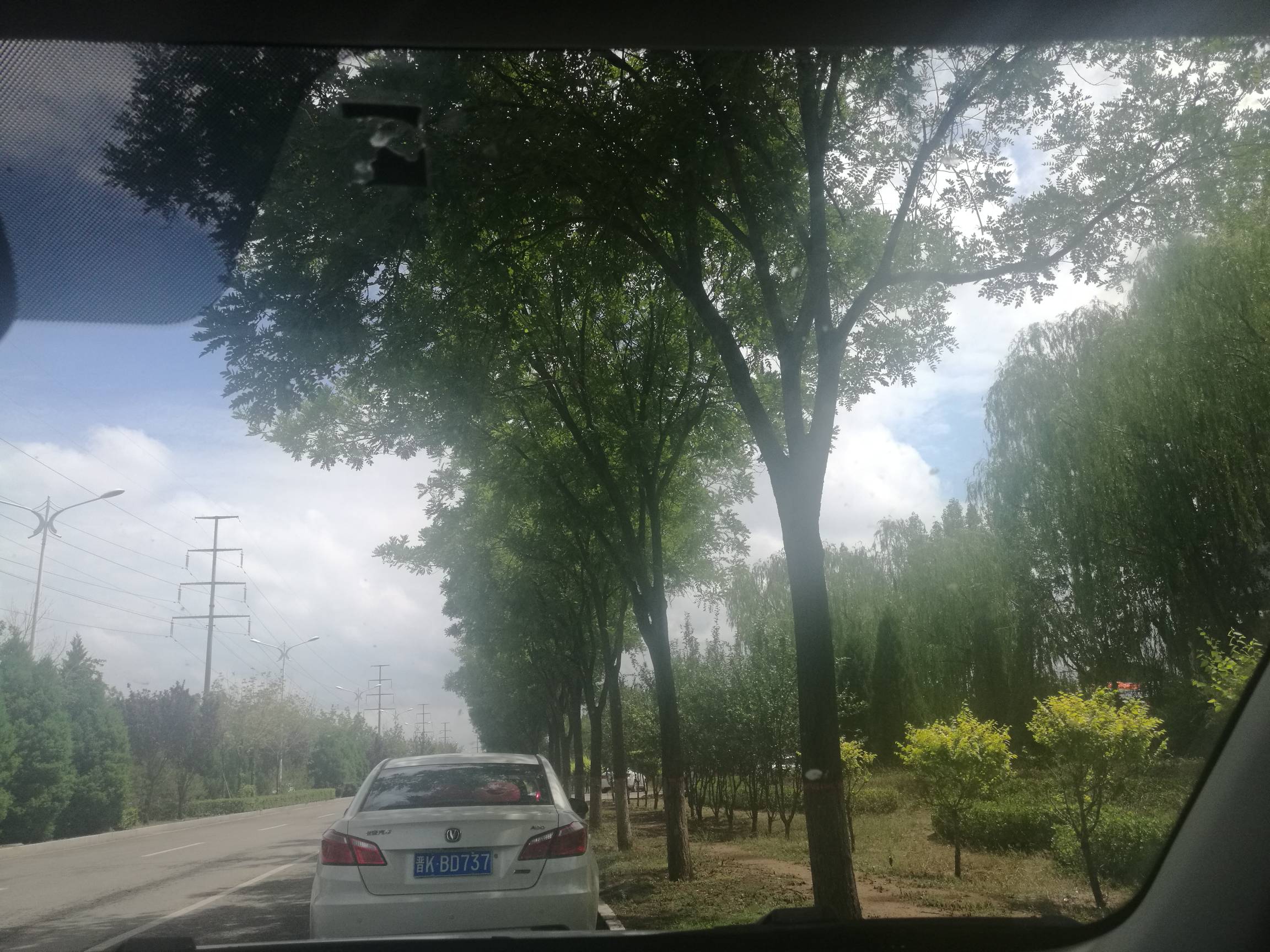 绝望了 早上还是暴雨 这会在车里能晒晕了又没地方去

68 / 作者:努力优秀_ / 