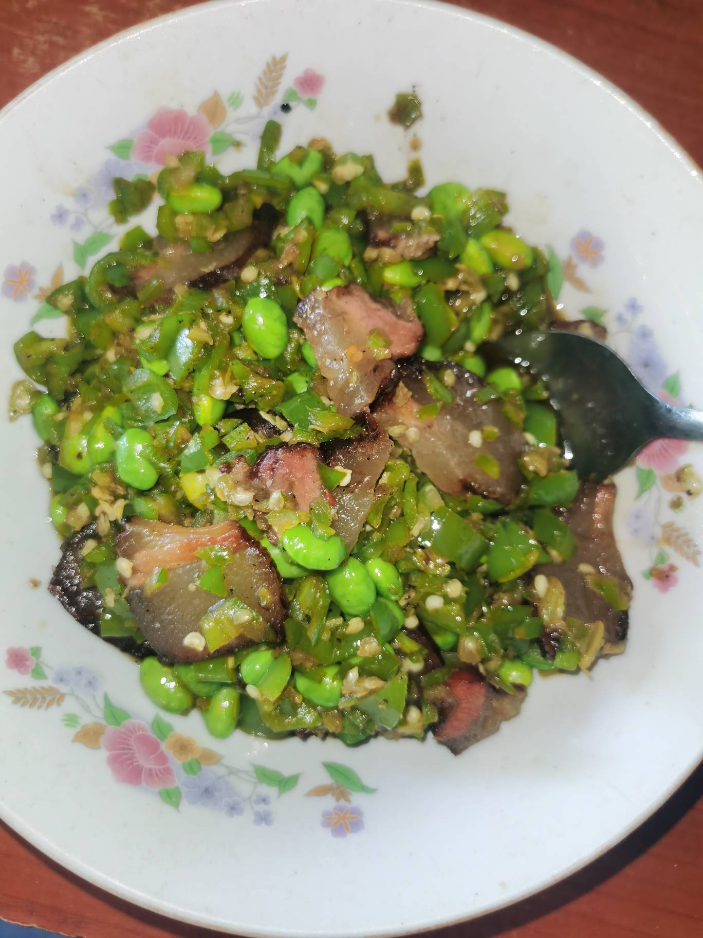 2块钱的辣椒2块钱的绿豆加几片肉凑合吃俩顿。米也没多少了

88 / 作者:不再违规发帖了 / 