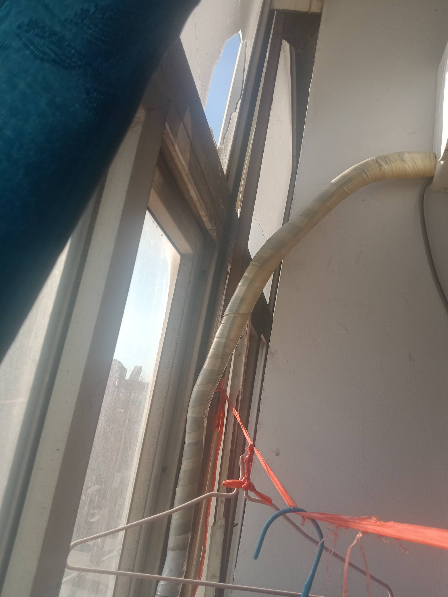 这个挂壁房就没密封好，隔壁就是楼梯口。空调必须一直开着才能凉下来，只要一关。几分71 / 作者:mmmmkbh / 