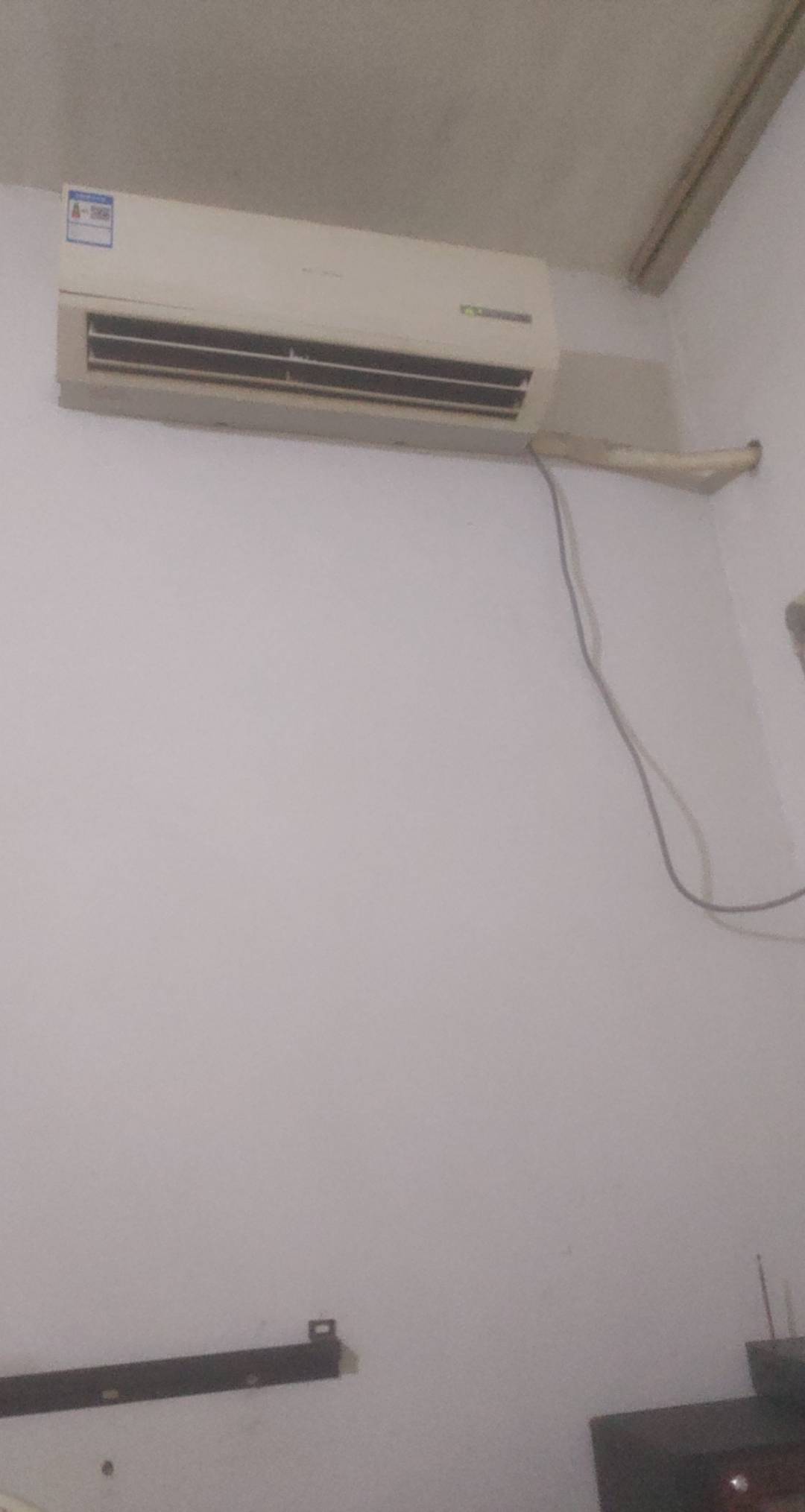 真活的狗都不如 这个天气没空调 但凡有个房间费 饭都不吃也会去开房 真的太热了
3 / 作者:思钱想厚、 / 