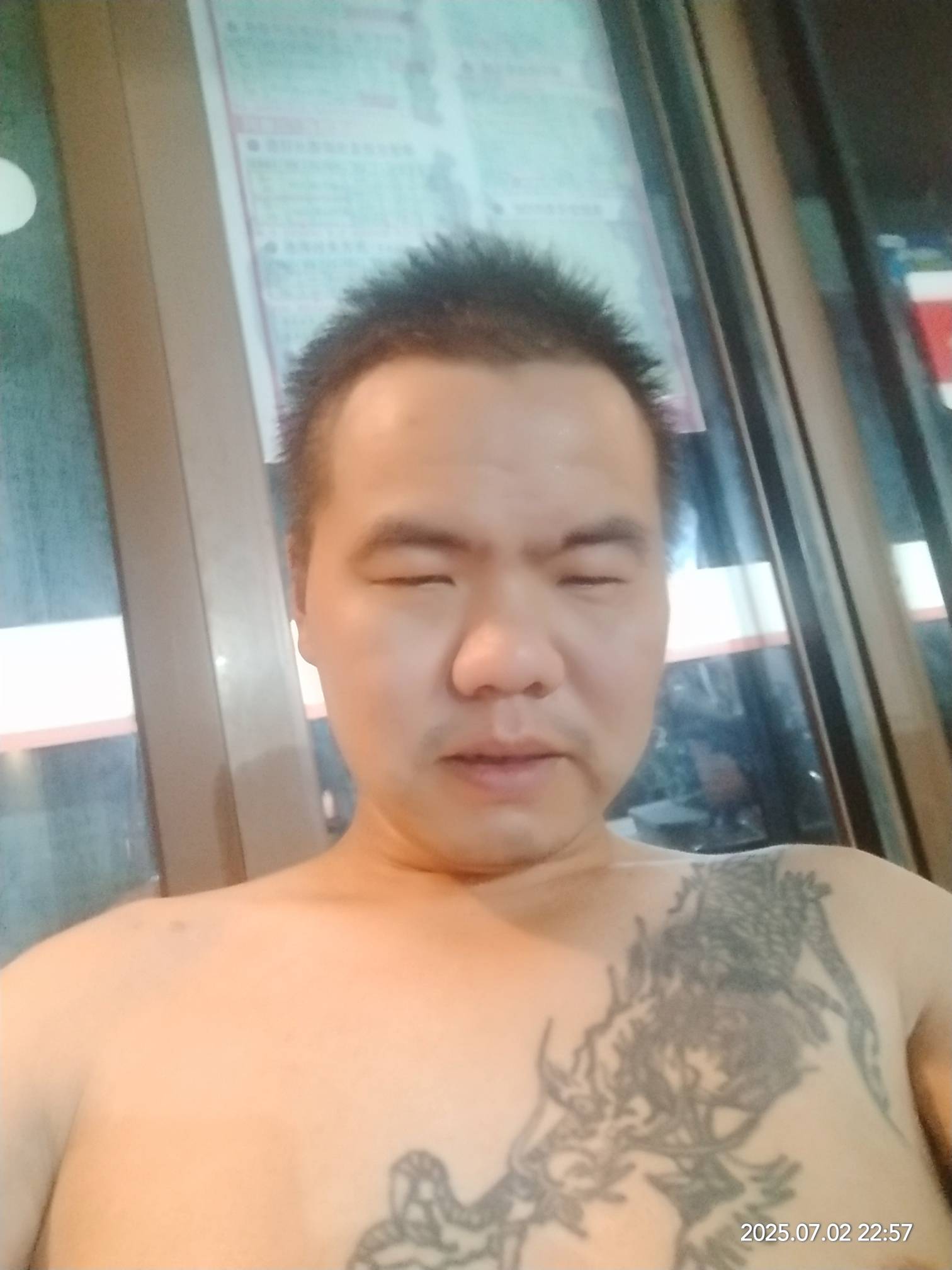 太难了，哪里能捡个馒头吃吃

11 / 作者:天天被骗 / 