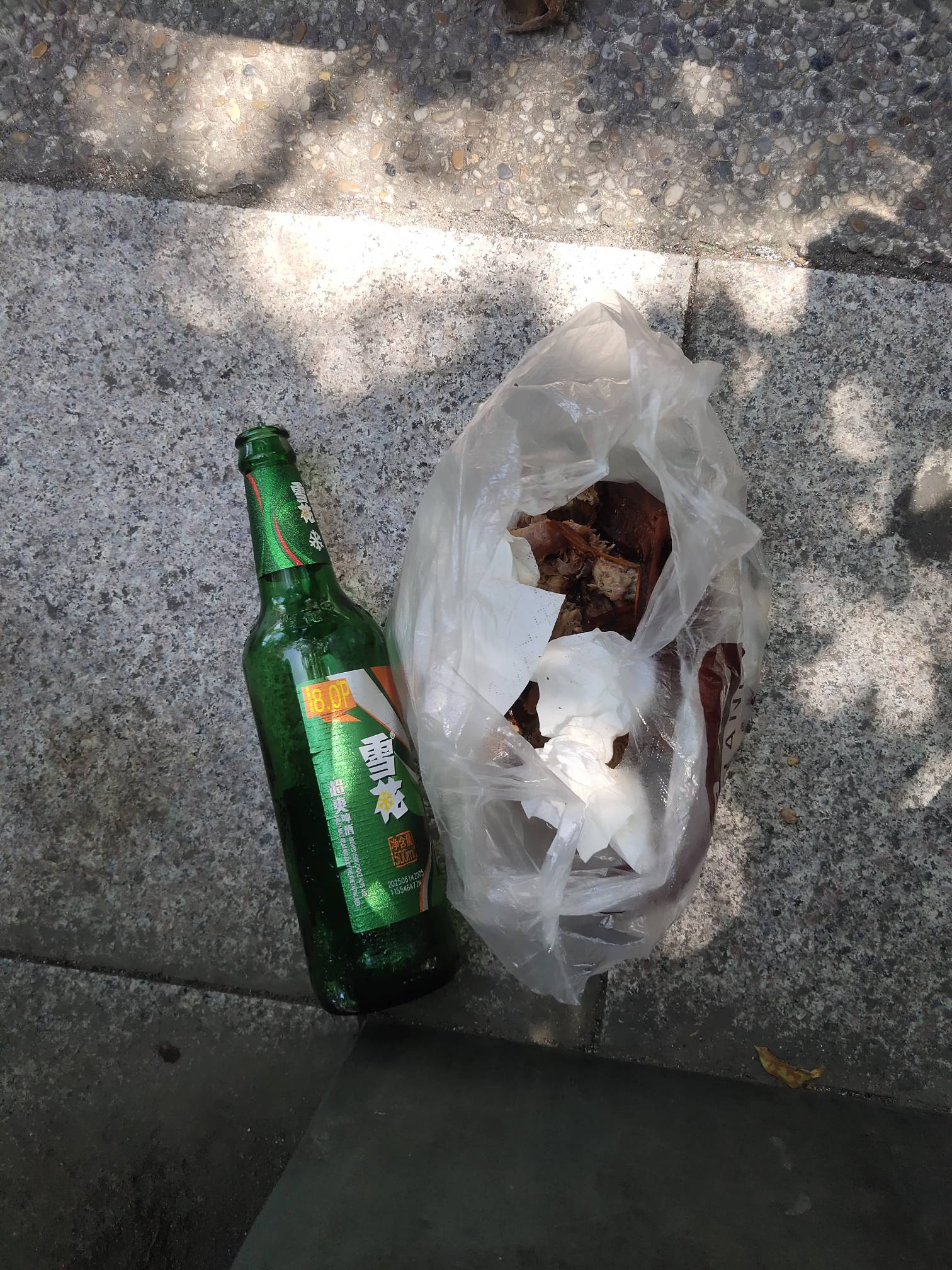 一瓶啤酒3个卤鸭头下肚，就算吃过中饭了，公园里一躺又是一天过去

58 / 作者:一路向前8 / 