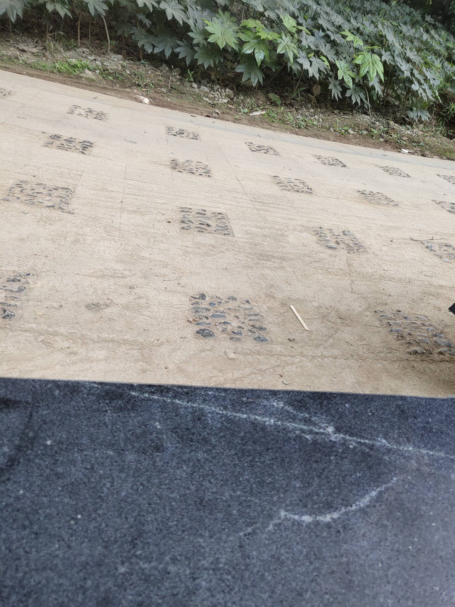 高架桥下找了一条石凳子躺着真凉快，一个人都没有

90 / 作者:一路向前8 / 