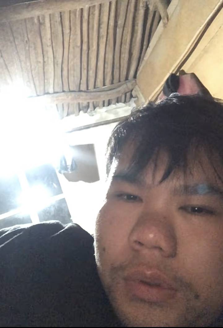 本人男，22岁找女朋友
要求
1：要长得漂亮的，身材必须特别好的，要特别有钱的
2：要81 / 作者:成都吴彦祖WYZ / 