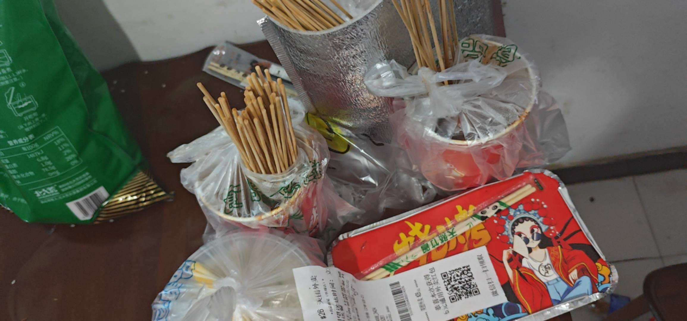 根本吃不完，还有三单预订的，明天的还有两杯奶茶，也是冰箱里还有三杯，都给老哥吃胖16 / 作者:海我了 / 