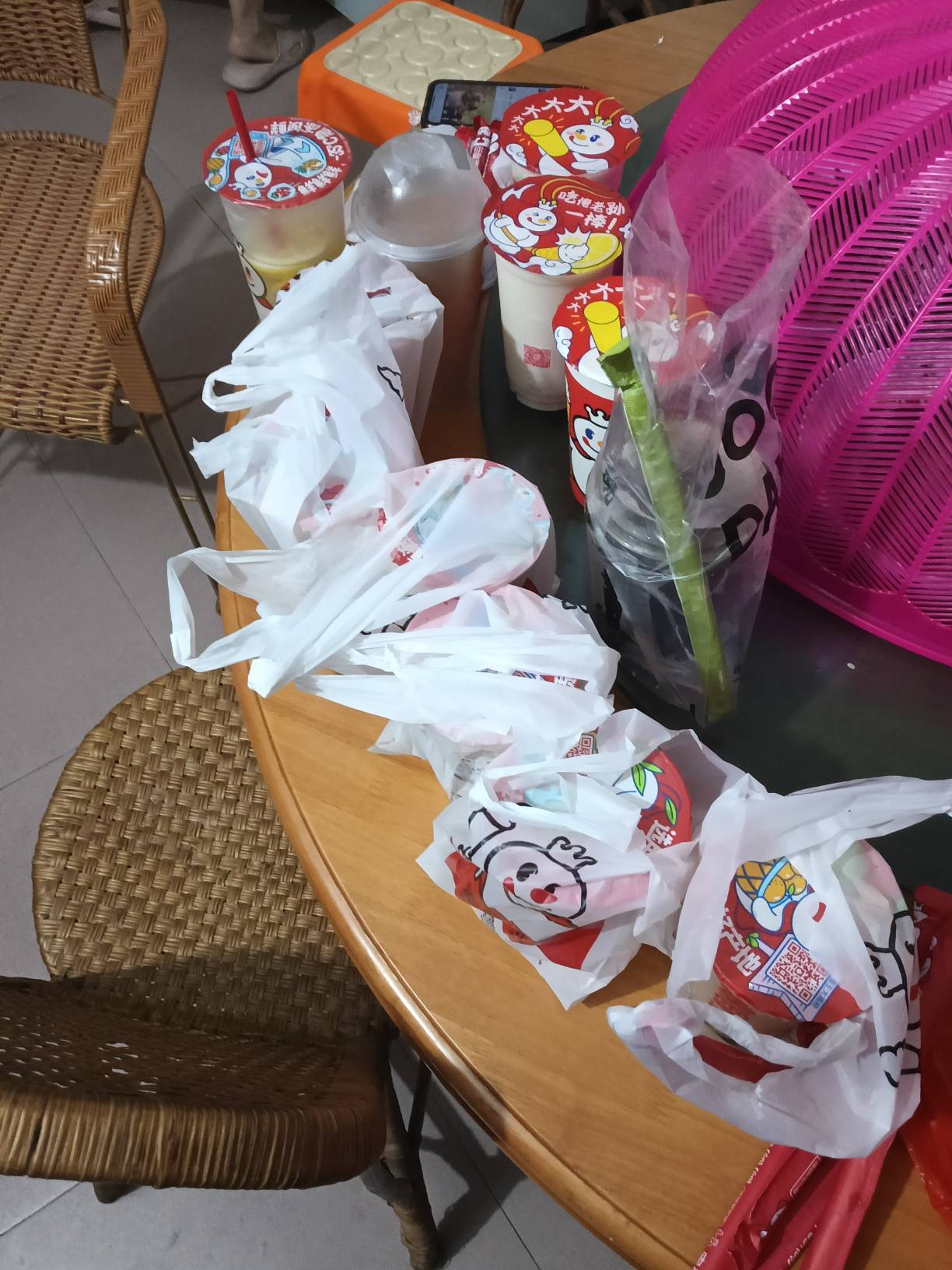 美团封了，3号19杯。店门关了明天自提还有。喝到高血糖。

21 / 作者:赣州土匪 / 